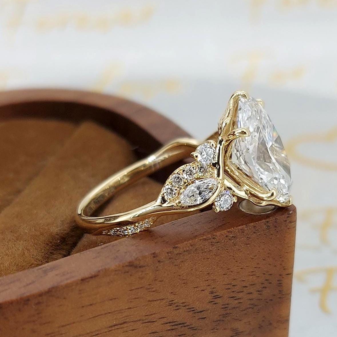 3.3ct Naturinspirierter E, VVS2, IGI-zertifizierter ovaler Diamant-Verlobungsring, Naturinspiriertes Design, Ehering, Perfektes Hochzeitsgeschenk Oval cut Moissanite engagement ring in 935 Argentium Silber — custom handcrafted by Forever For Love