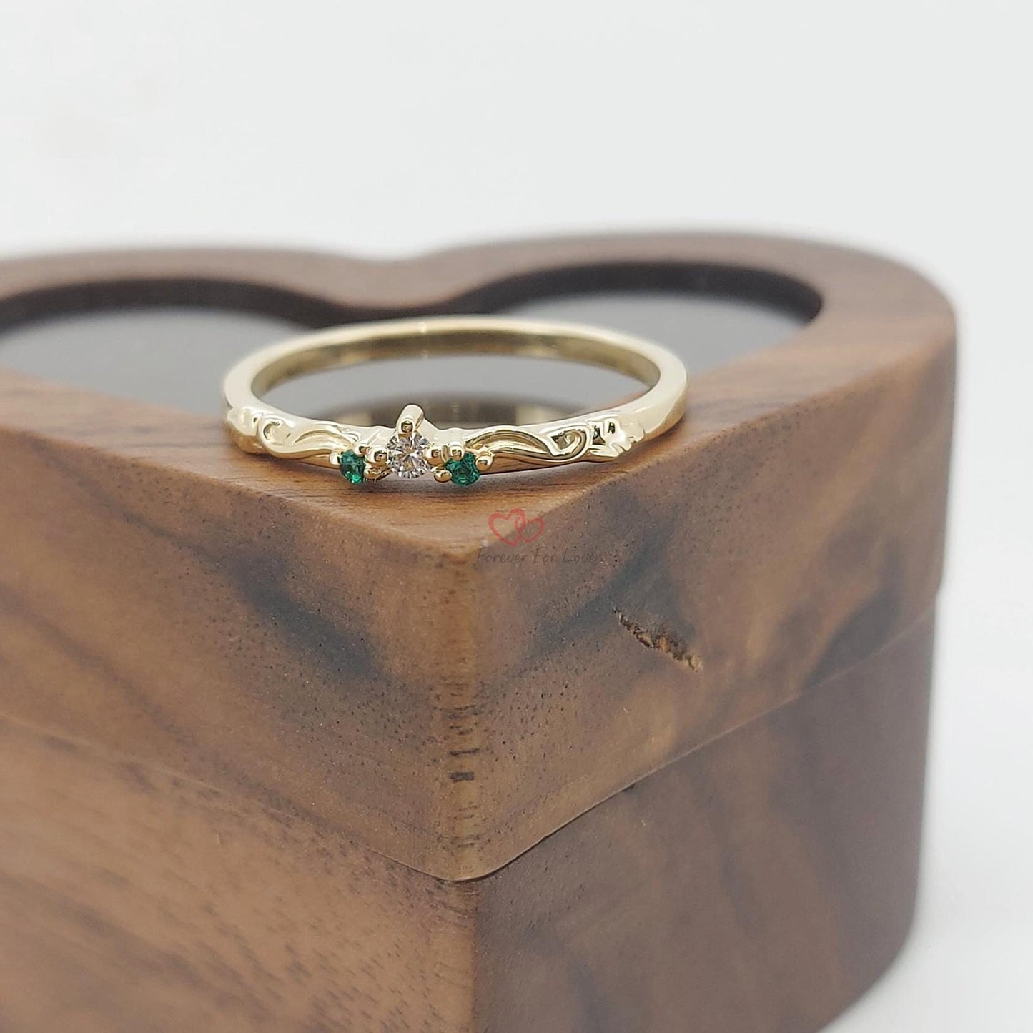 Ehering mit Diamanten und natürlichen Smaragden Emerald cut Moissanite engagement ring in 935er Argentium Silber — custom handcrafted by Forever For Love