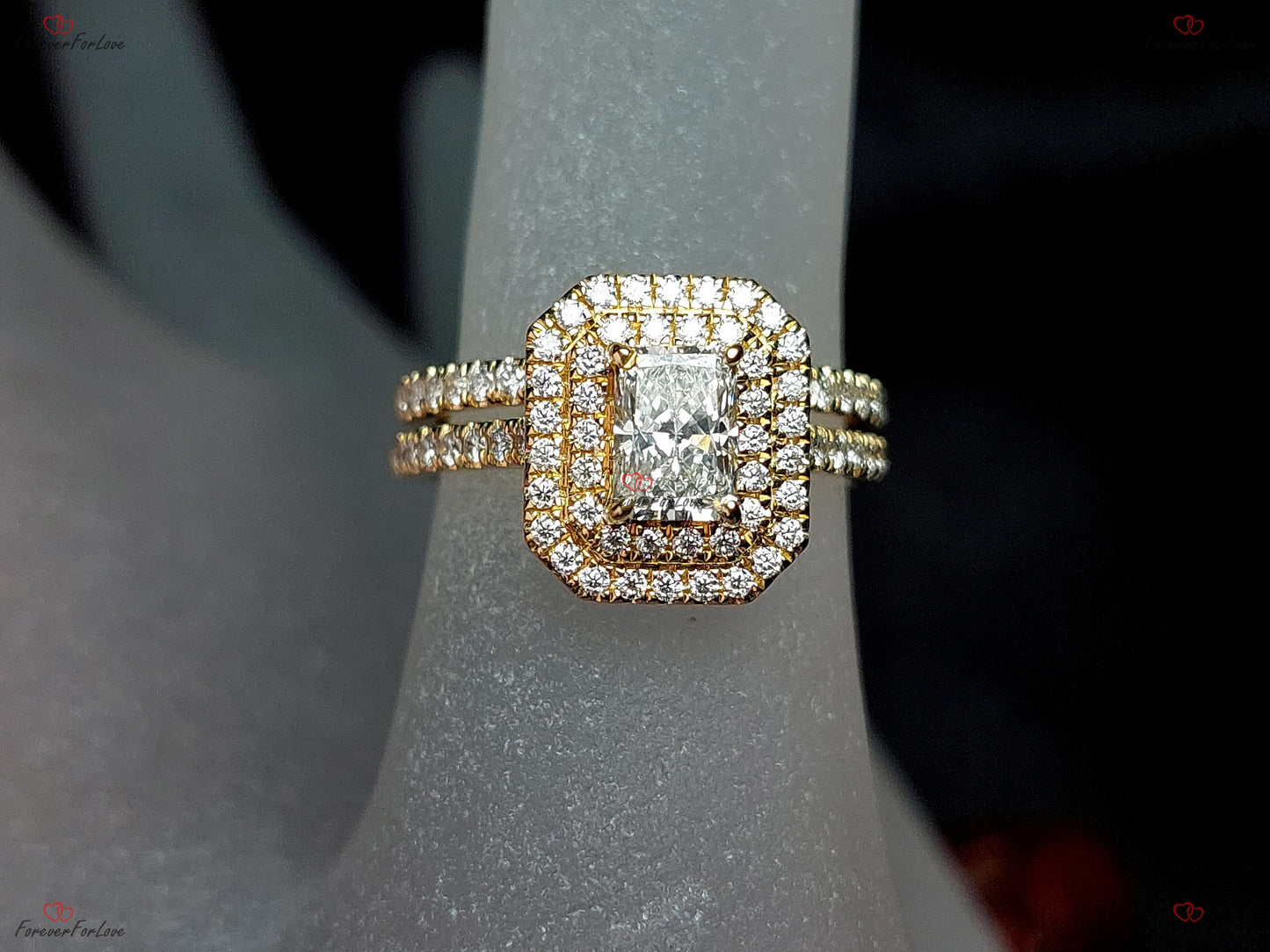 2 Karat Radiant Labordiamant Halo-Verlobungsring Radiant cut Moissanite engagement ring in 935 Argentium Silber — custom handcrafted by Forever For Love