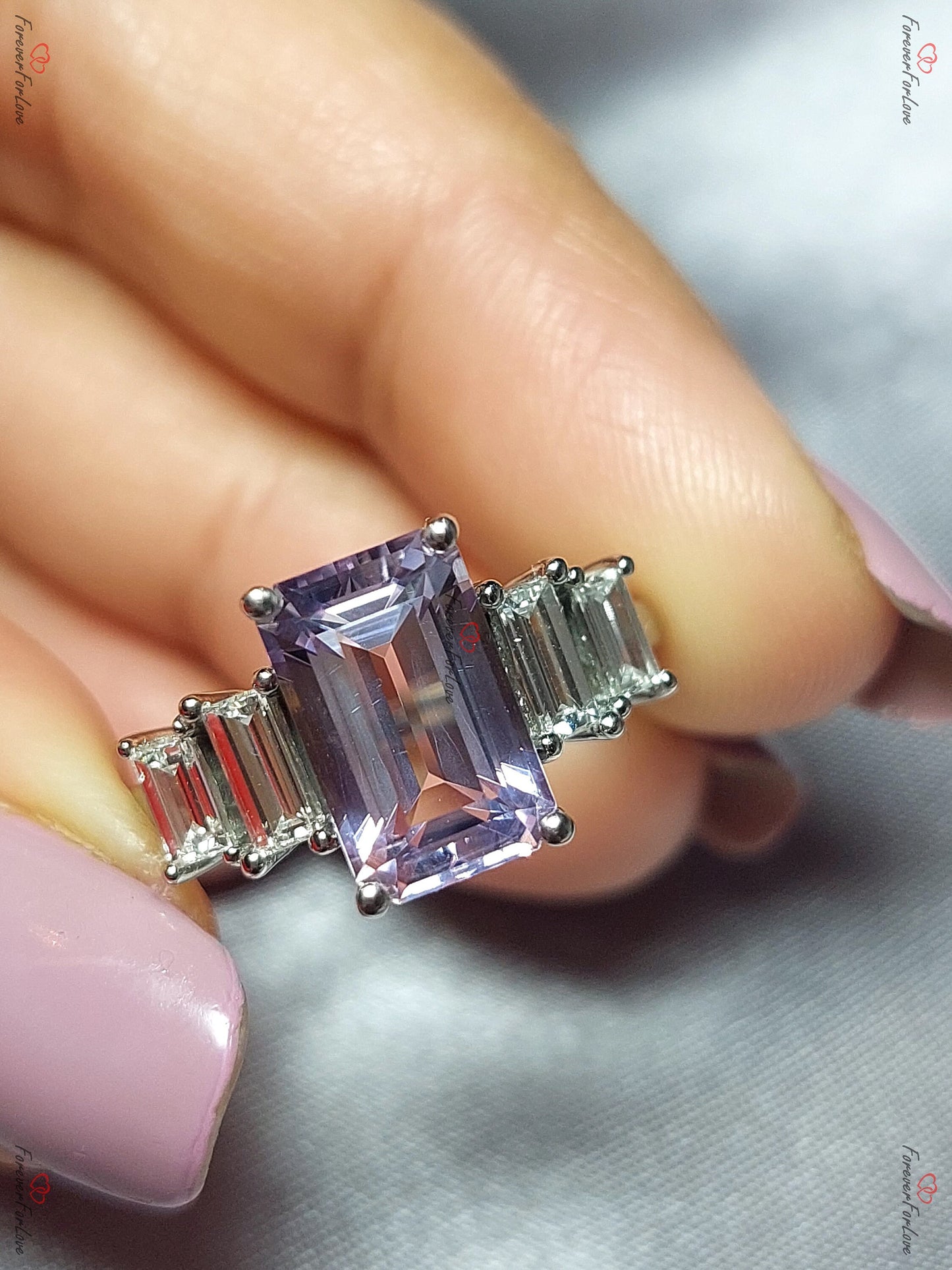 Amethyst und natürlicher Baguetteschliff Diamant Vintage Verlobungsring Platin Diamant Hochzeit Brautschmuck Art Deco Jahrestag Heiratsantrag Geschenk für Sie. Baguette cut Moissanite engagement ring in 935er Argentium Silber — custom handcrafted by Forever For Love