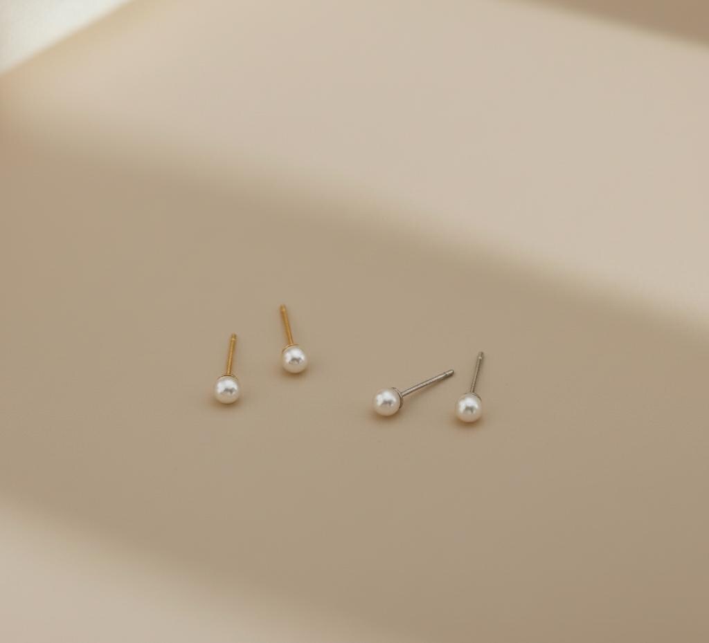 Minimalistische Perlenohrstecker, Süßwasser-Perlenohrringe, Kleine Stapelohrringe, Alltags-Ohrringe, Brautschmuck, Weihnachtsgeschenk für sie Moissanite engagement ring in Gold or Platinum — custom handcrafted by Forever For Love