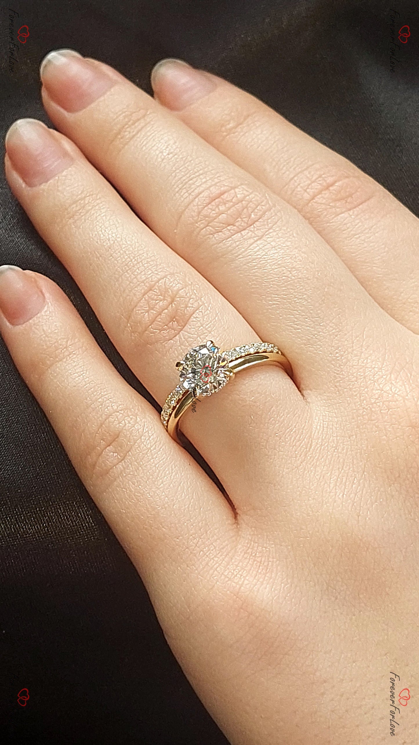 2 Karat runder Labor-Diamant Verlobungsring mit verstecktem Halo Round cut Moissanite engagement ring in 935 Argentium Silber — custom handcrafted by Forever For Love