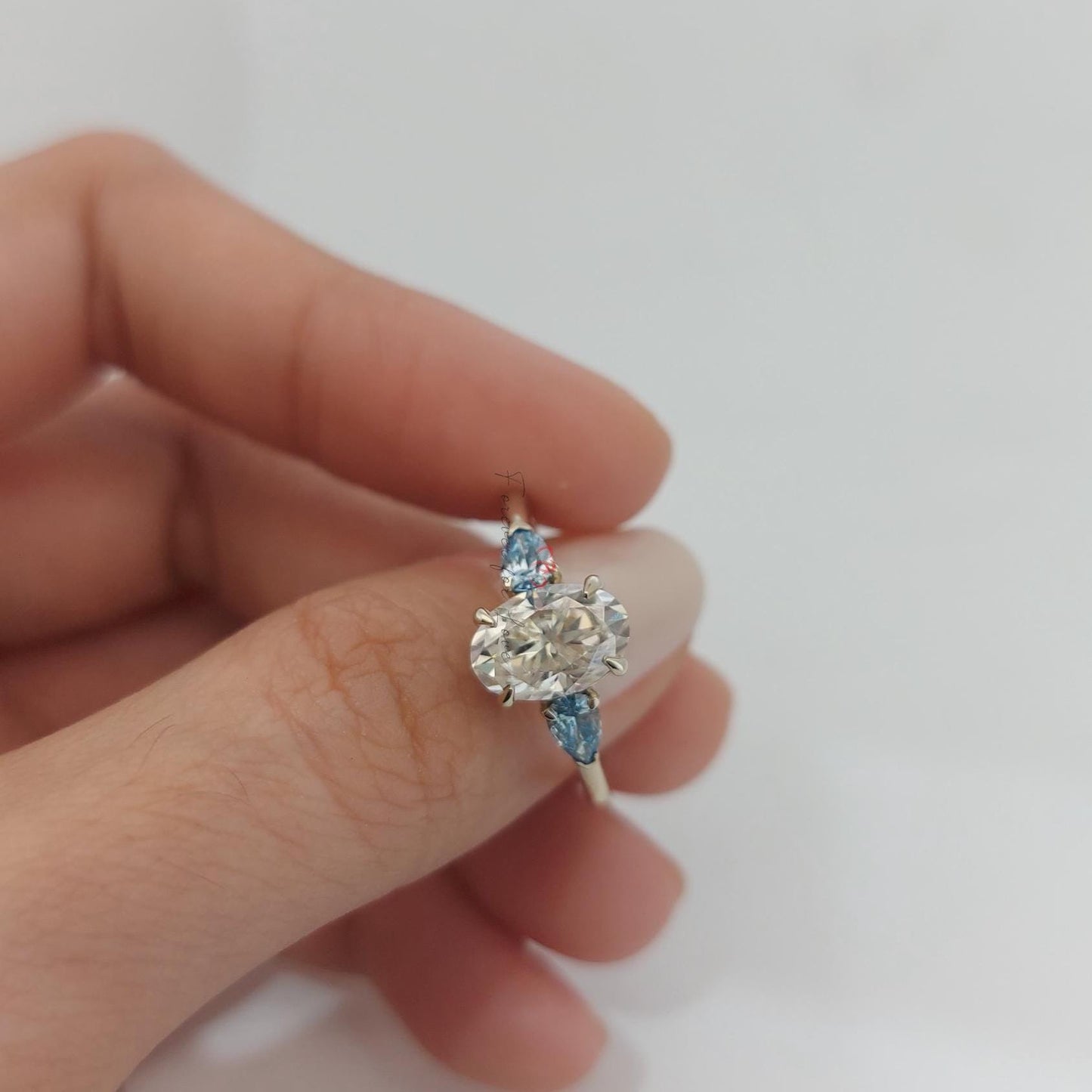 Bague de fiançailles trois pierres Ovale Diamant de laboratoire 1,5 carat et Aigue-marine poire Oval cut Moissanite engagement ring in Gold or Platinum — custom handcrafted by Forever For Love
