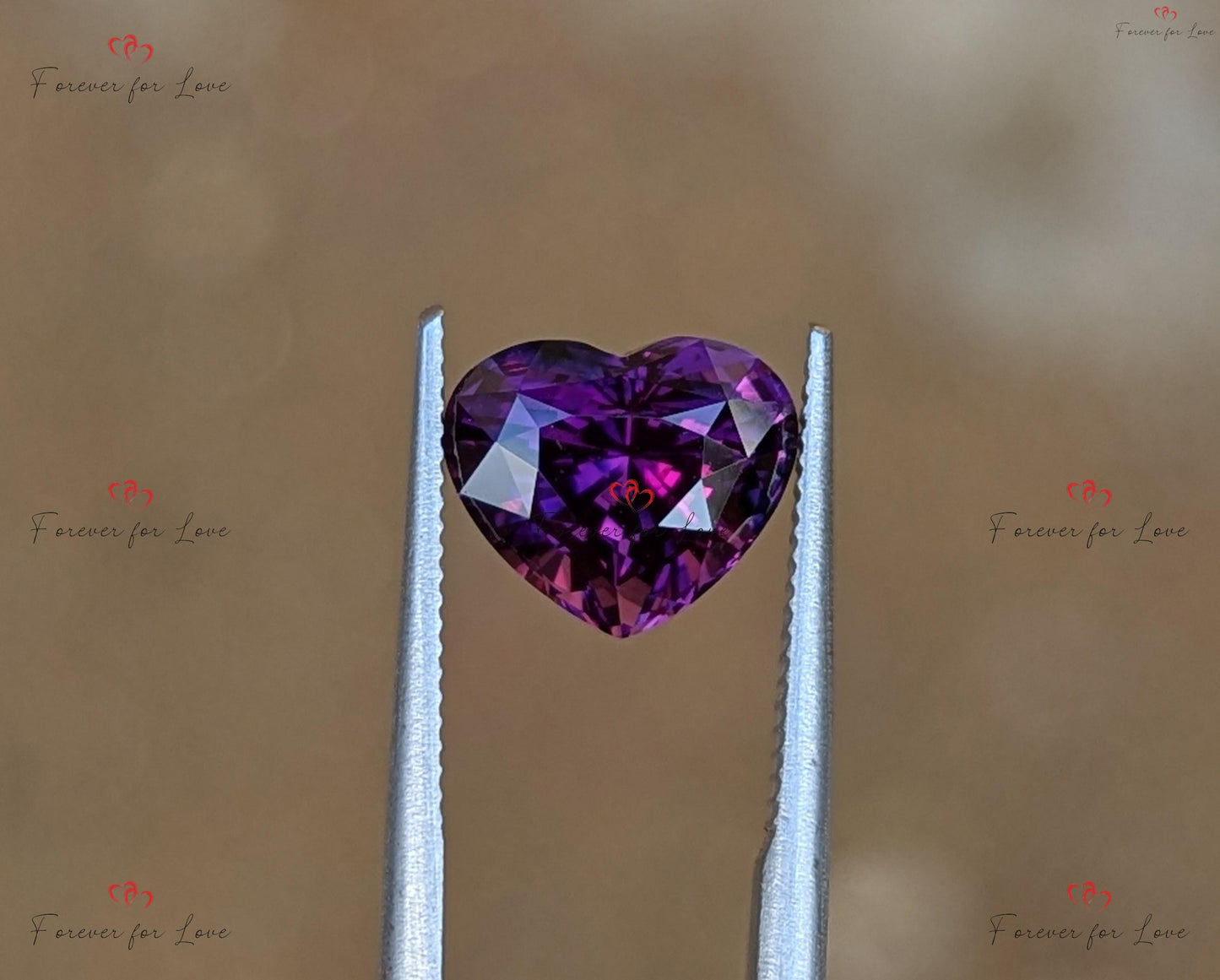 Saphir violet en forme de cœur de 3,17 carats, pierre précieuse naturelle non chauffée et non traitée du Sri Lanka, saphir bicolore violet et bleu Moissanite engagement ring in Gold or Platinum — custom handcrafted by Forever For Love