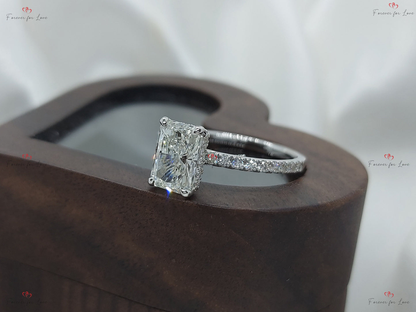 1,5 Karat IGI-zertifizierter Radiant Lab Diamond Hidden Halo Verlobungsring Radiant cut Moissanite engagement ring in 935er Argentium Silber — custom handcrafted by Forever For Love