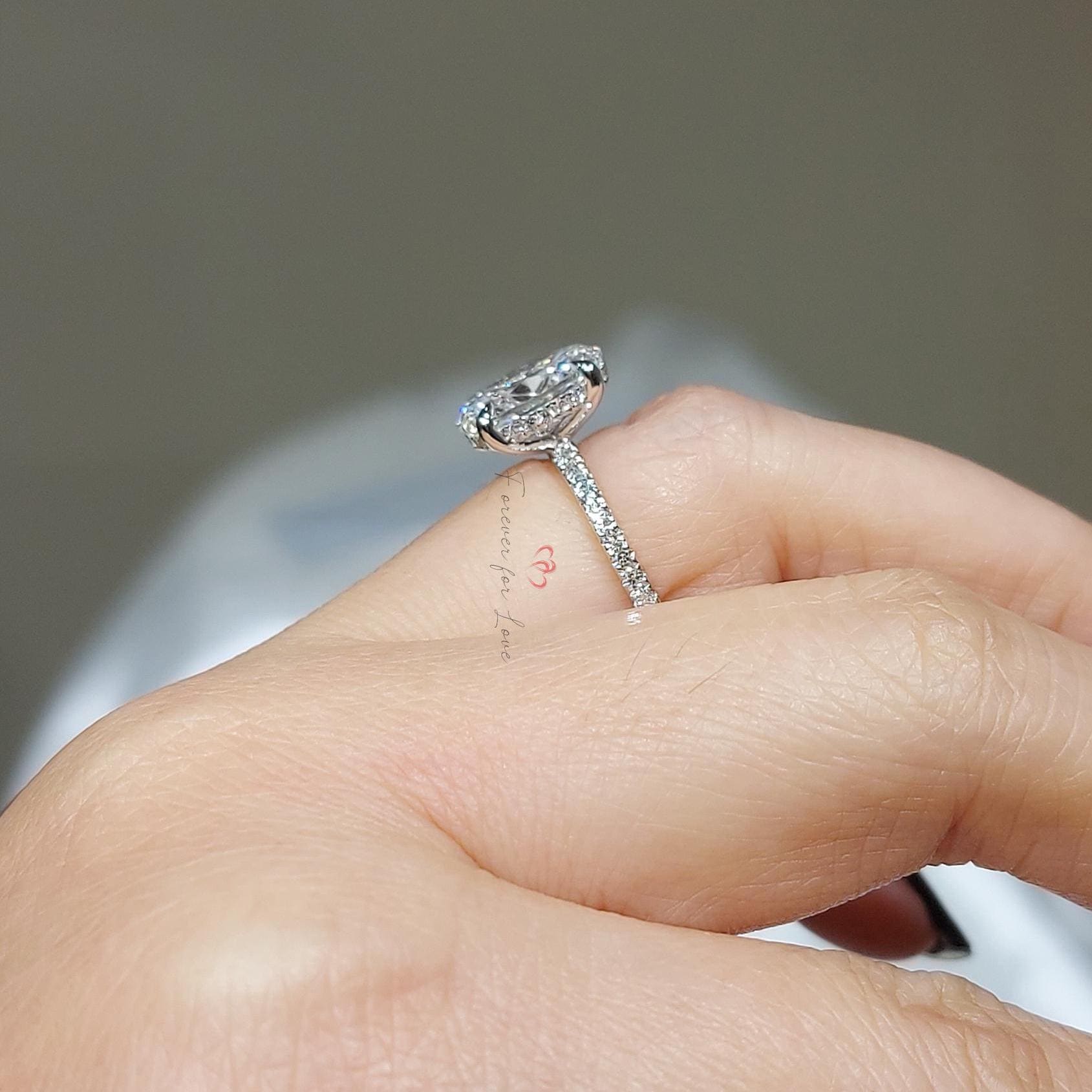 2.5 Ct IGI Certified Oval Lab Diamond Solitaire Engagement Ring