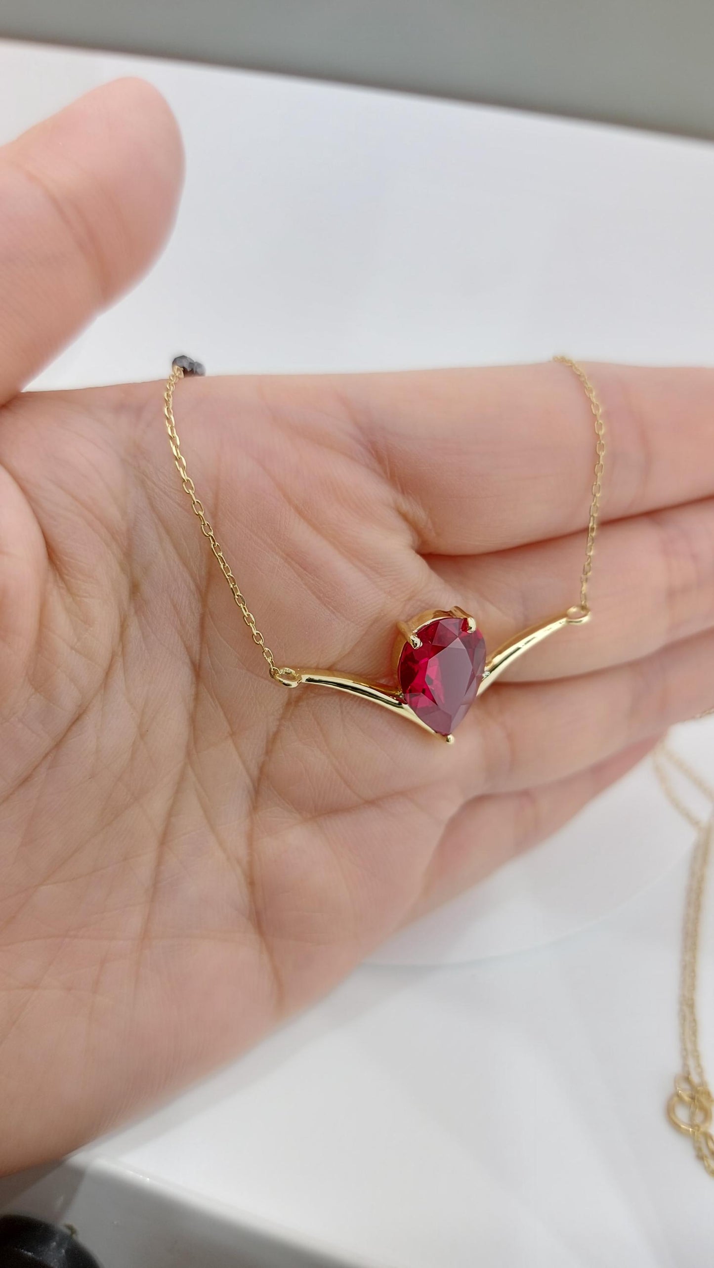 Mangalsutra de perles rubis et noires, Collier chaîne en or, Bijoux perlés faits main, Collier de mariage Véritable collier rubis, cadeau pour elle. Moissanite engagement ring in Gold or Platinum — custom handcrafted by Forever For Love