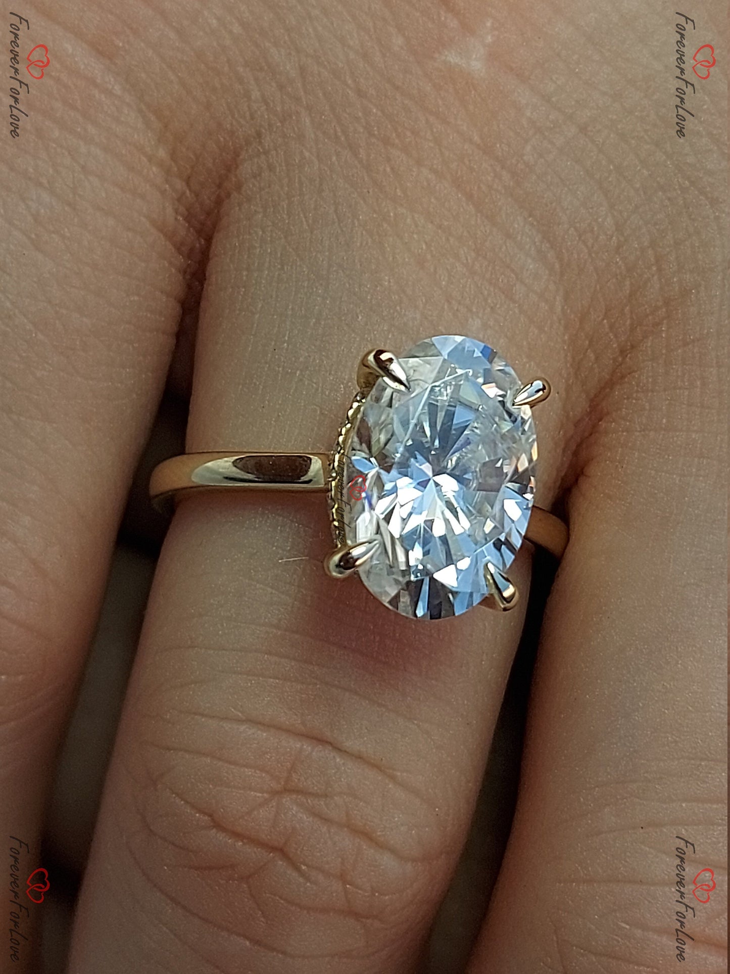 4 Karat Oval Moissanite Brillant Schliff Vintage Verlobungsring mit verdecktem Heiligenschein Oval cut Moissanite engagement ring in 935 Argentium Silber — custom handcrafted by Forever For Love
