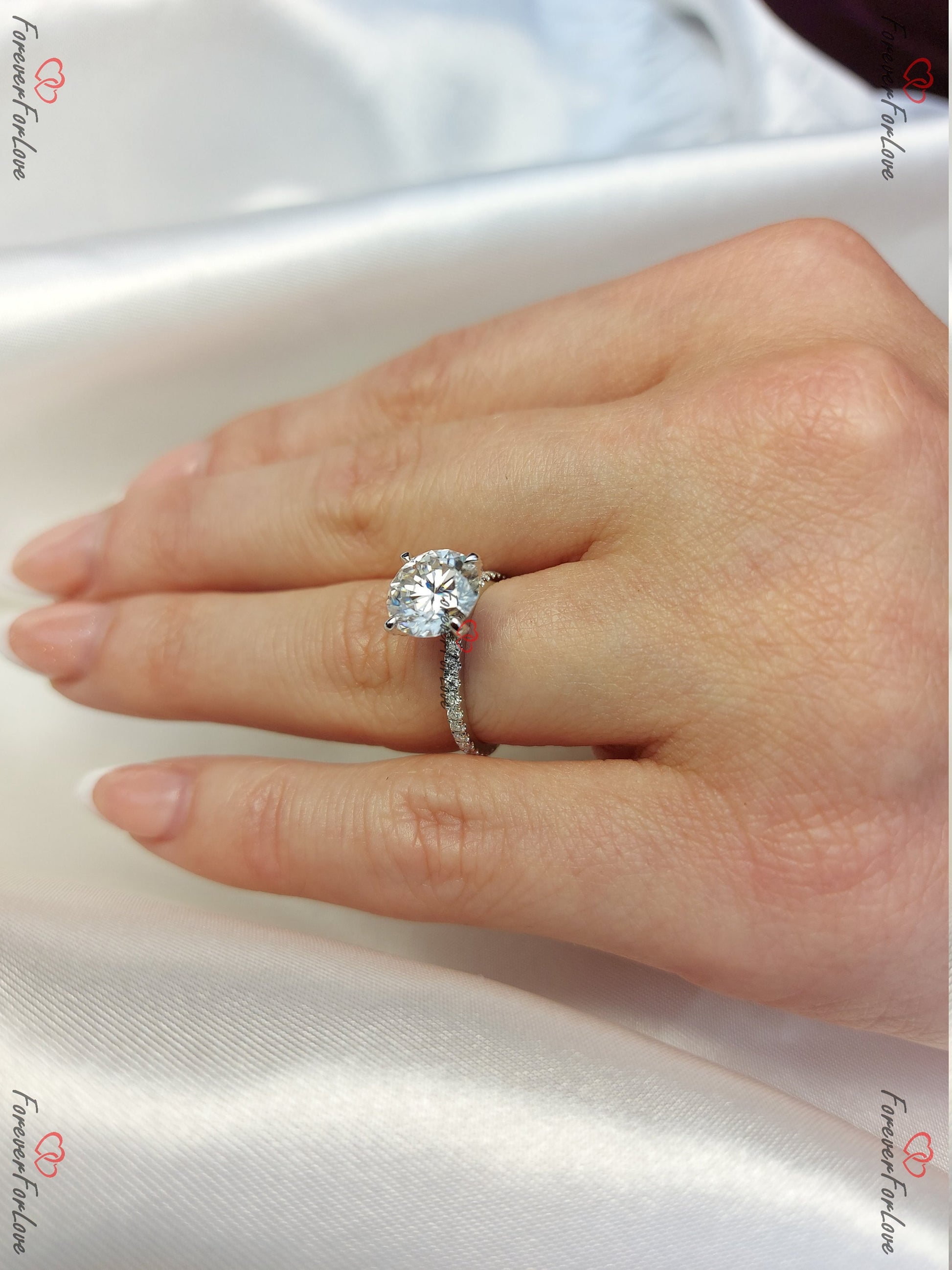 1.5 Ct Round Diamond Solitaire Engagement Ring