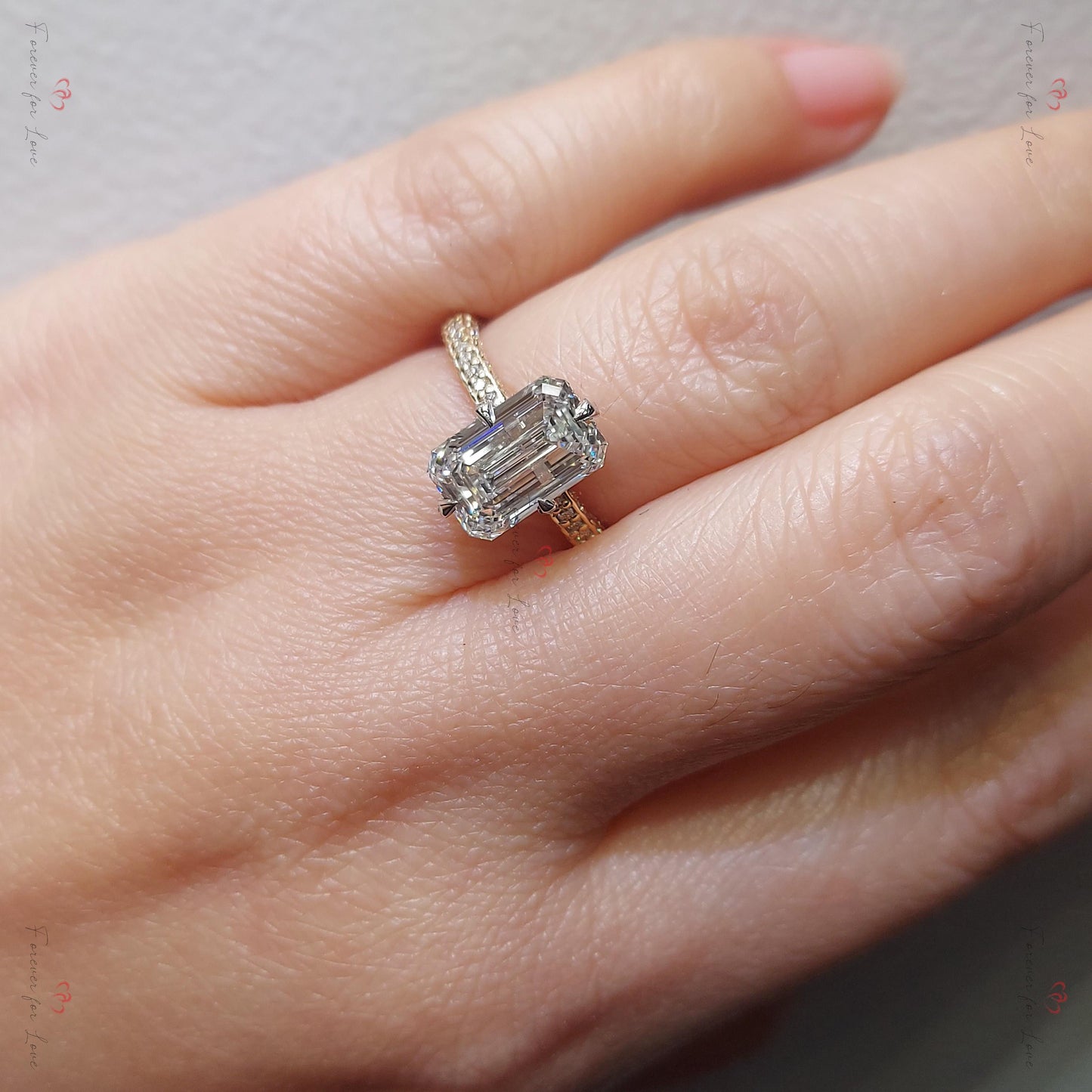Bague de fiançailles solitaire émeraude, diamant de laboratoire émeraude 3 carats Emerald cut 1Ct Moissanite taille brillant engagement ring in Gold or Platinum — custom handcrafted by Forever For Love