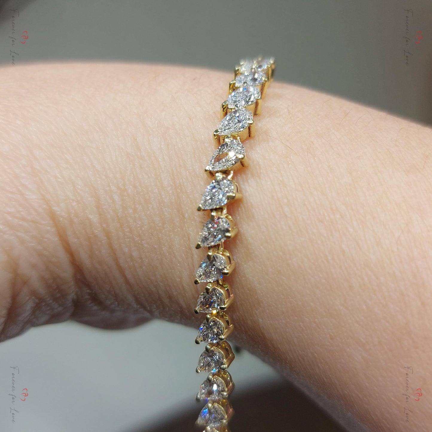 14K Gelbgold Birne Laborgezüchtetes 3-Krappen-Diamant Tennisarmband 10 Karat Gesamtgewicht E, VS1 Geburtstagsgeschenk für Mama Moissanite engagement ring in Gold or Platinum — custom handcrafted by Forever For Love