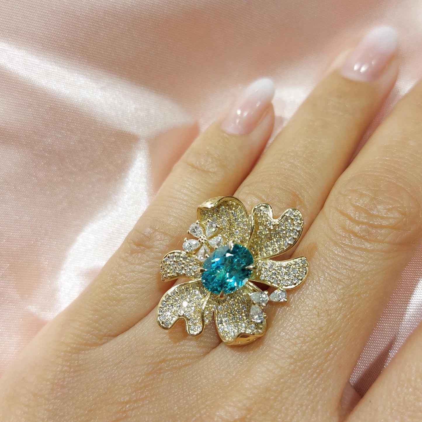 Vintage Round Paraíba Engagement Ring Art Deco Yellow Gold Leaf Flower Bridal Ring Diamond Petal Wedding Ring Wedding Season Ring