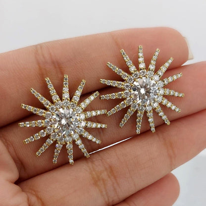Boucles d'oreilles clous Starburst, boucles d'oreilles rondes en diamant de laboratoire pour femmes, boucles d'oreilles de mariage style floral, cadeau parfait pour elle.