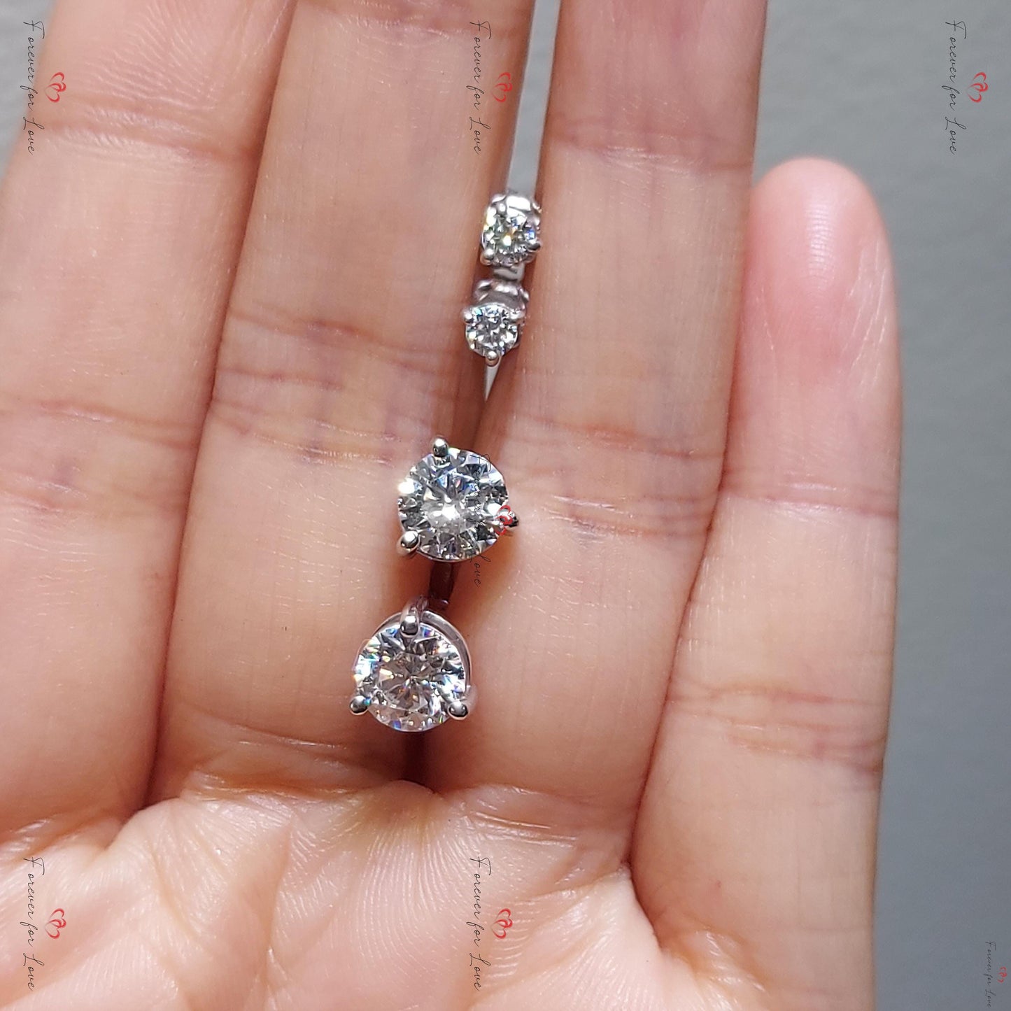 Ohrstecker aus massivem Gold mit Moissanit, goldene Ohrringe für den täglichen Gebrauch mit Schraubverschluss, brillant runder Schliff, Brautjungfern-Ohrringe, Geburtstagsgeschenke für sie Moissanite engagement ring in Gold or Platinum — custom handcrafted by Forever For Love