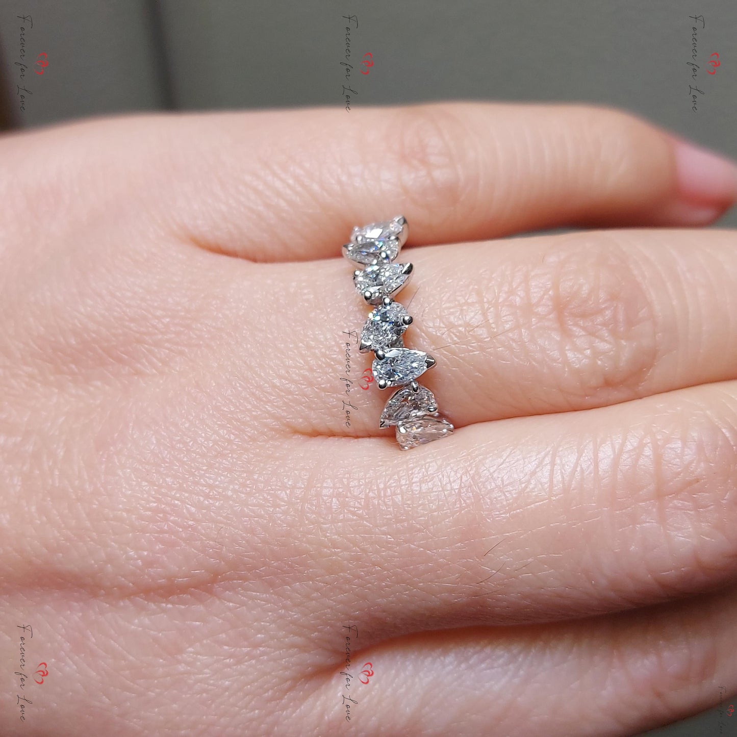 Birnen-Labor-Diamant-Halb-Eternity-Band – Gold & Platin Pear cut Moissanite engagement ring in 935 Argentium Silber — custom handcrafted by Forever For Love