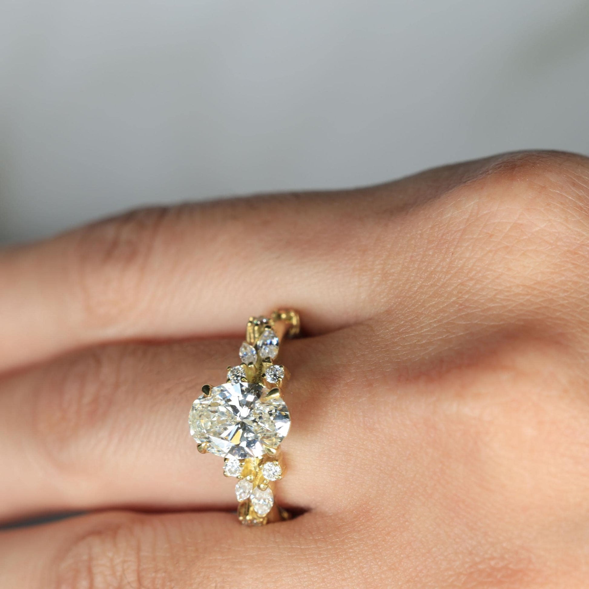 1.0 Ct IGI Certified Oval Lab Diamond Engagement Ring