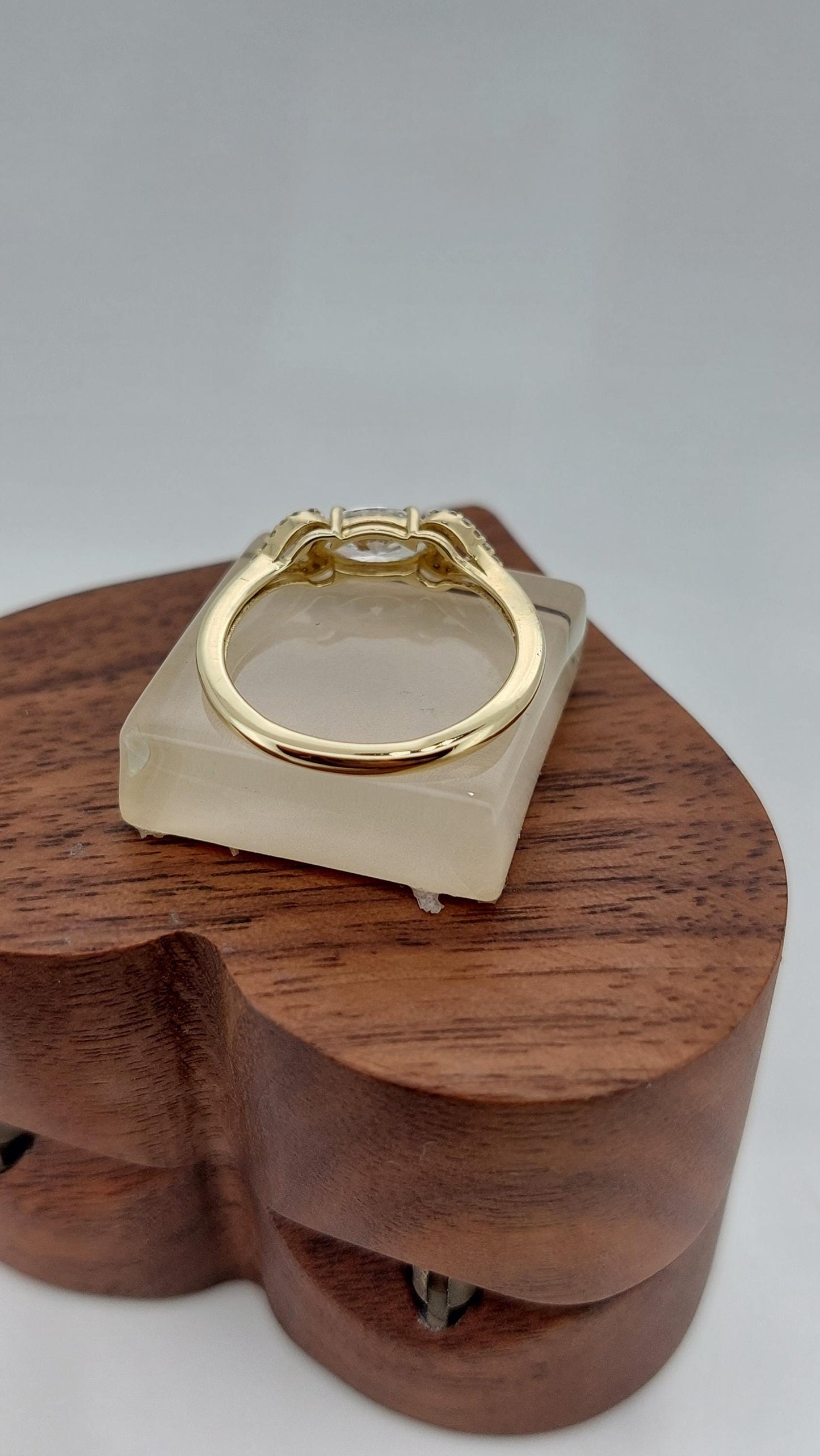 Bague de Fiançailles Diamant de Laboratoire Forme Marquise 1,5 Carat Marquise cut Moissanite engagement ring in Gold or Platinum — custom handcrafted by Forever For Love