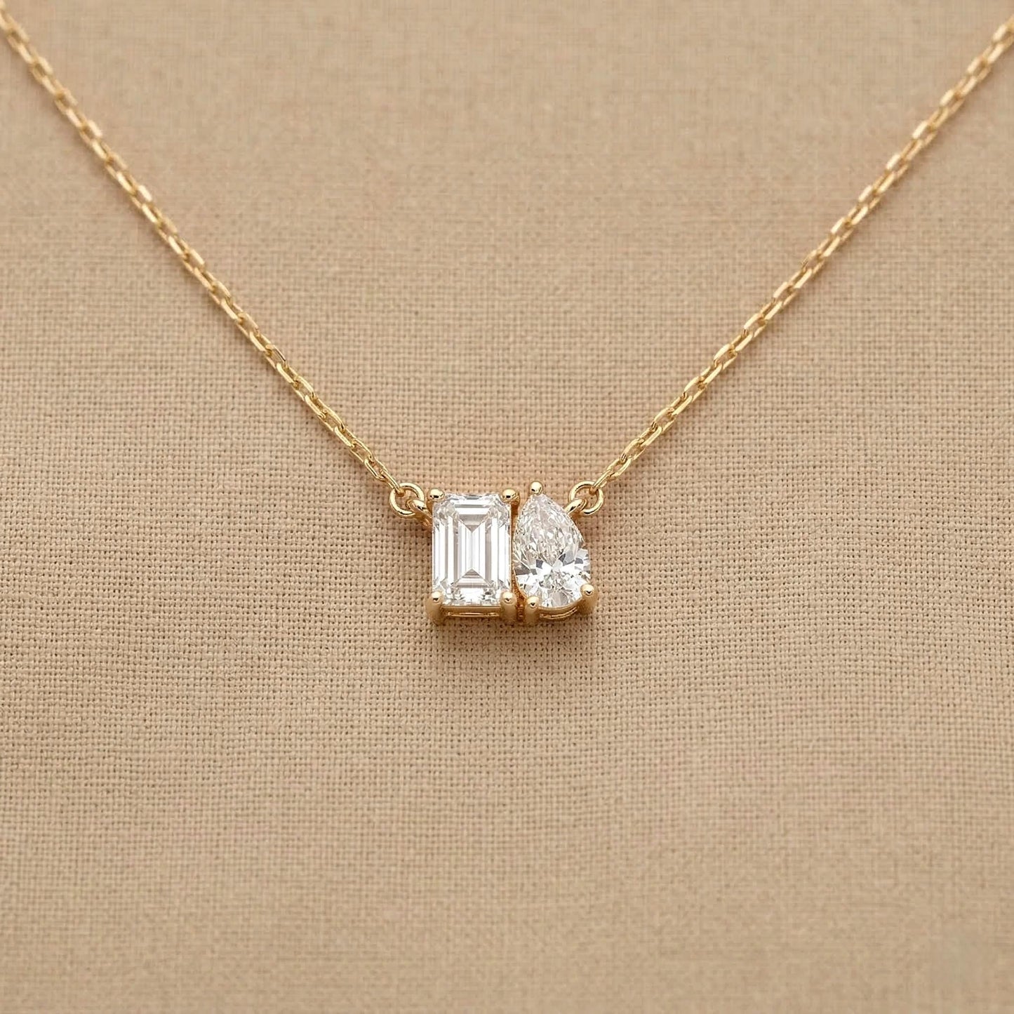 Pendentif diamant toi et moi, collier émeraude et poire, collier minimaliste délicat en or, cadeau diamant de laboratoire pour elle Moissanite engagement ring in Gold or Platinum — custom handcrafted by Forever For Love