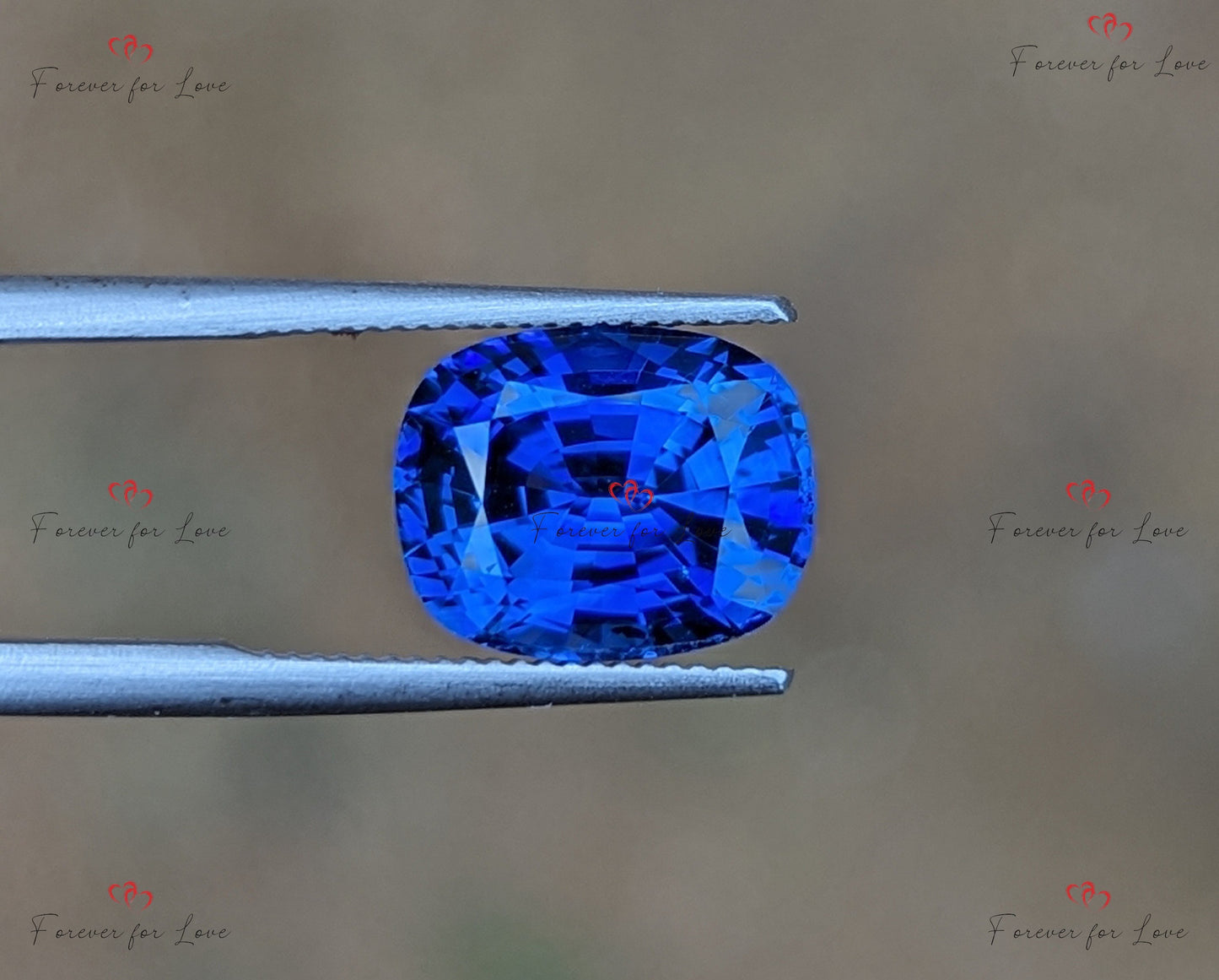 Natürlicher Royalblauer Saphir 4,1 Karat, kissenförmiger loser Edelstein, 10 mm x 8 mm x 5,8 mm, individuelles Schmuckgeschenk für sie Moissanite engagement ring in Gold or Platinum — custom handcrafted by Forever For Love