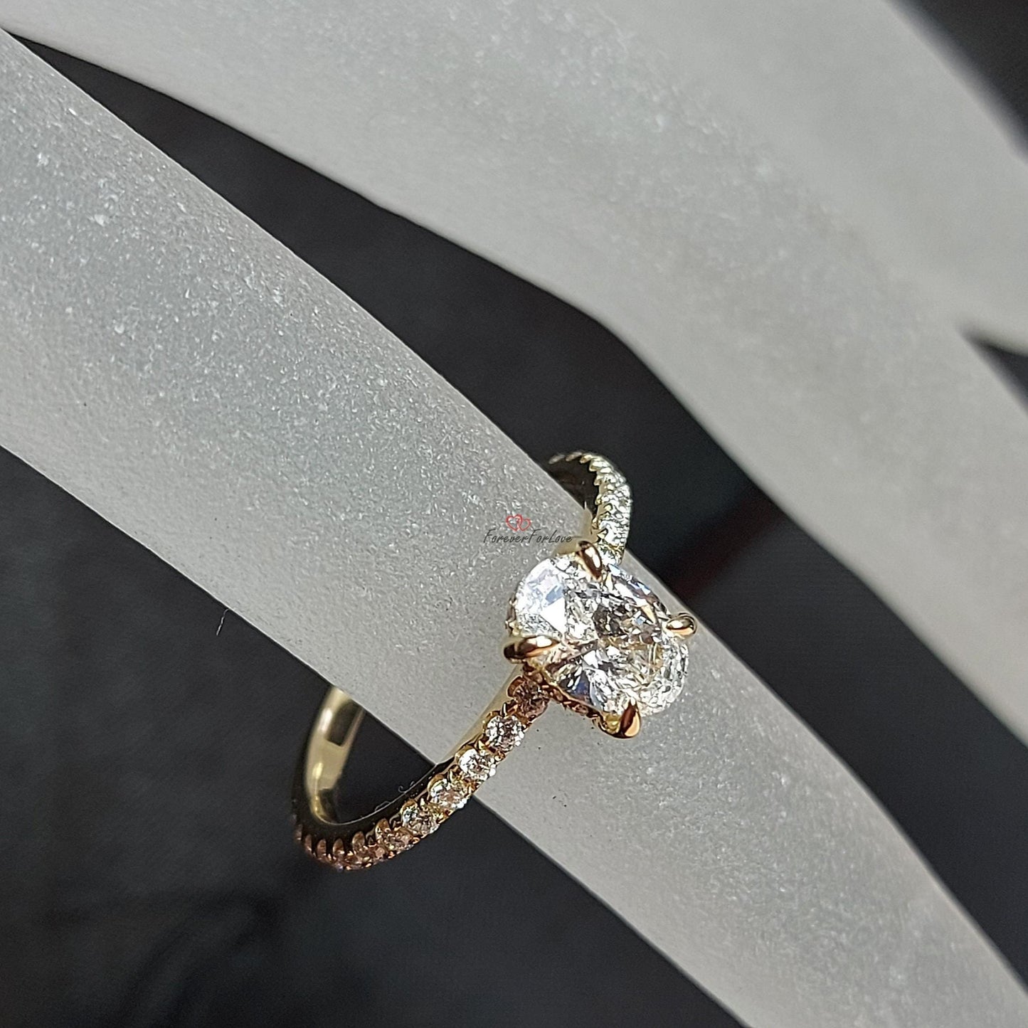 1 Karat ovaler Labordiamant mit Akzentsteinen Verlobungsring Oval cut Moissanite engagement ring in 935 Argentium Silber — custom handcrafted by Forever For Love