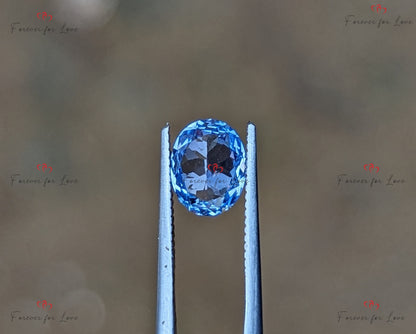 Saphir bleu de Ceylan ovale unique, saphir naturel extrait, bijou sur mesure, pièce faite à la main.