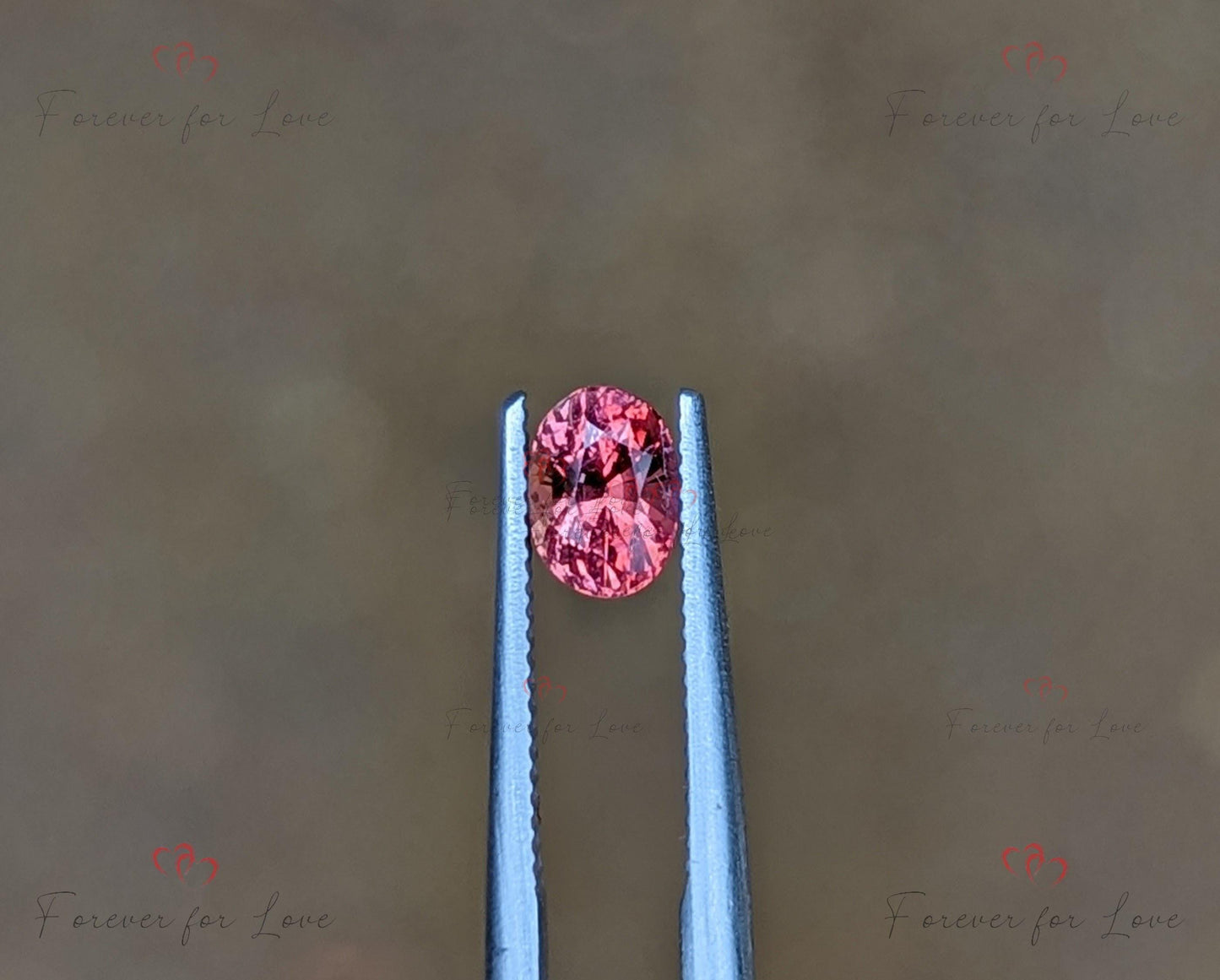 Saphir Padparadscha 0,69 carats, Pierre précieuse naturelle de Ceylan de forme ovale non chauffée non traitée, 5,5 x 4 x 3,8 mm Moissanite engagement ring in Gold or Platinum — custom handcrafted by Forever For Love