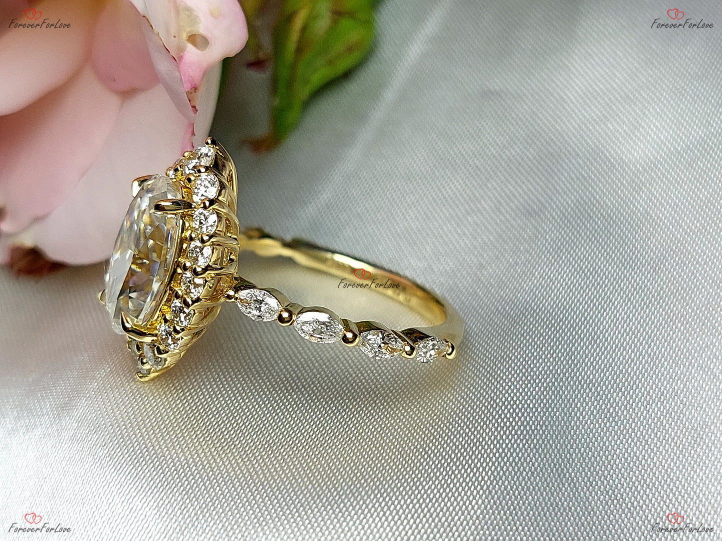 3 Karat ovaler Moissanit- & Diamant-Verlobungsring mit Halo Oval cut Moissanite engagement ring in 935er Argentium Silber — custom handcrafted by Forever For Love