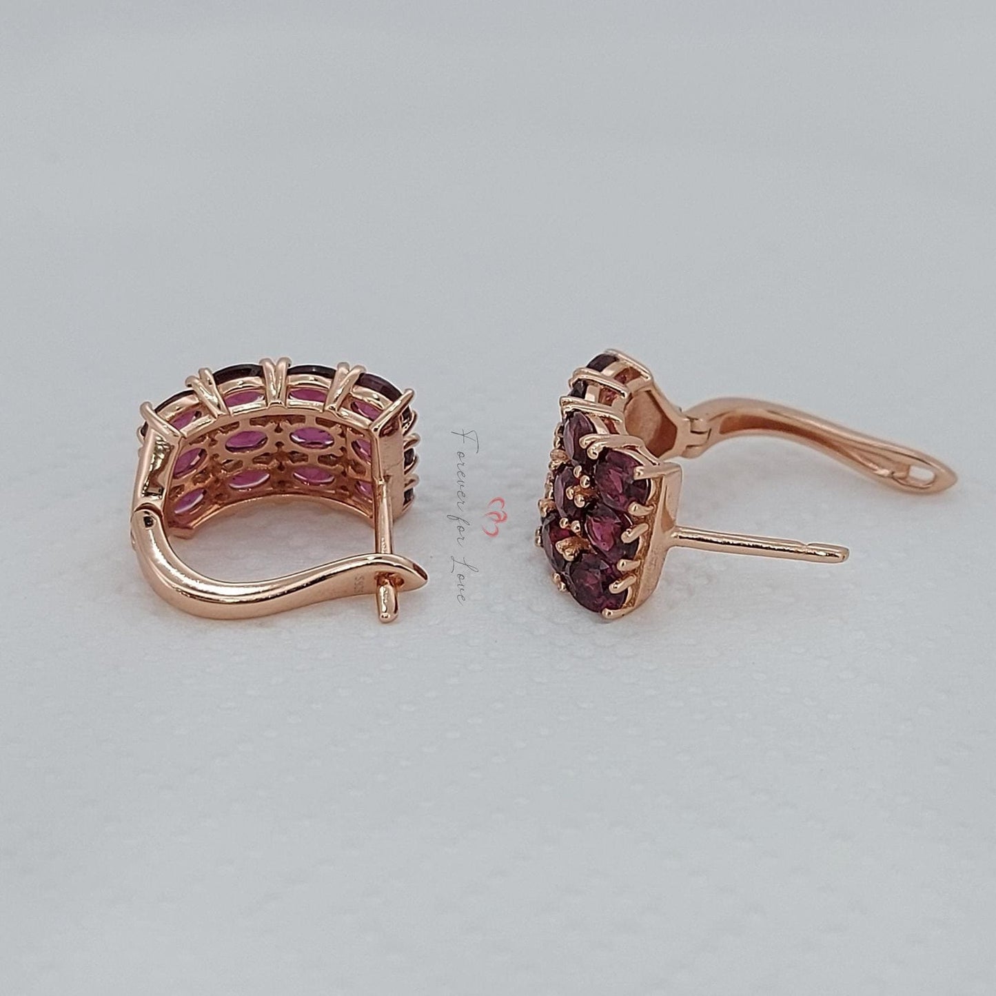 Créoles Grenat Huggies, Boucles d'Oreilles Huggies Rouges en Or 14 carats Petites Créoles avec Pierres Rouges, Cadeau Unique pour Femme Moissanite engagement ring in Gold or Platinum — custom handcrafted by Forever For Love