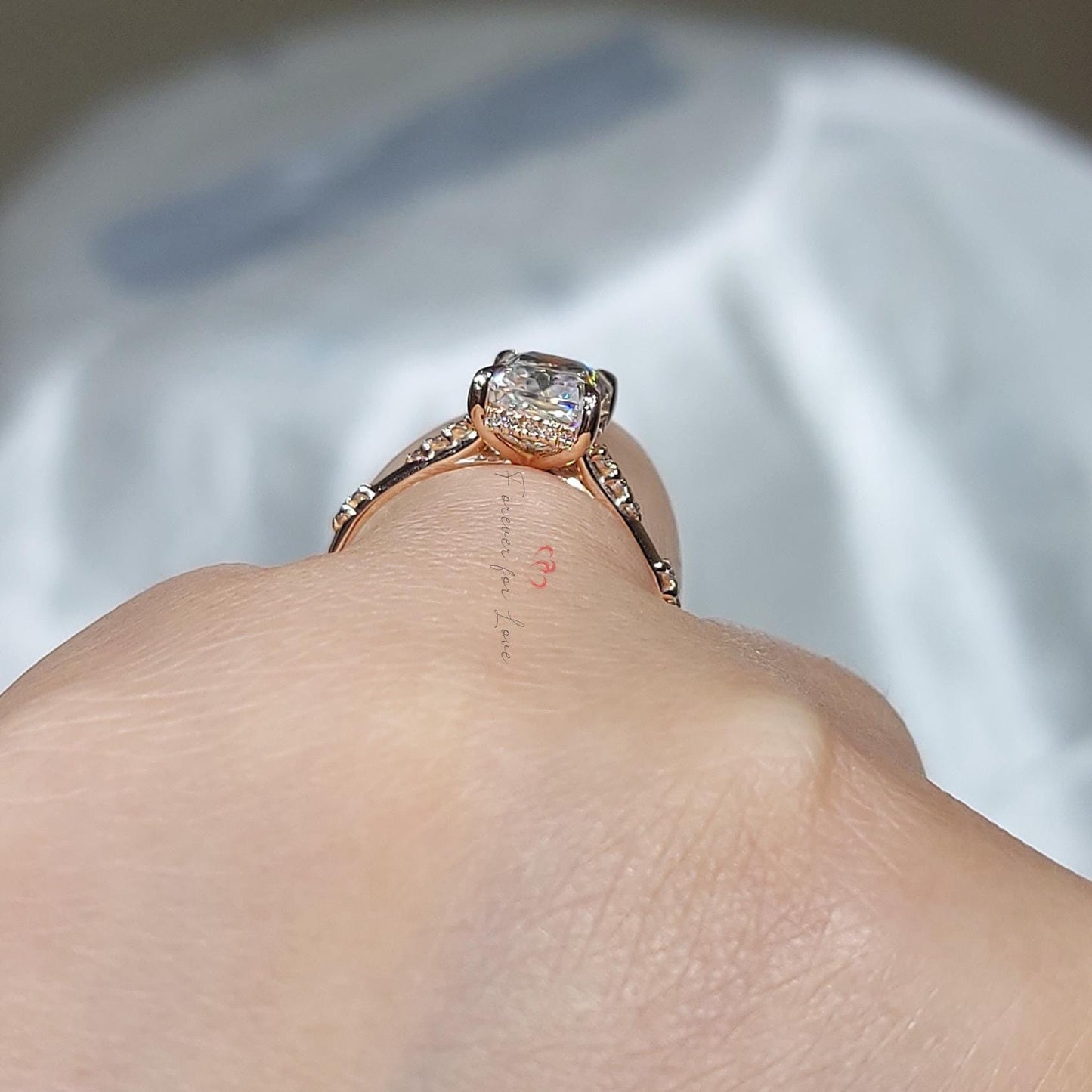 2,5 Karat Radiant Moissanit Solitär Verlobungsring Radiant cut Moissanite engagement ring in 935er Argentium Silber — custom handcrafted by Forever For Love