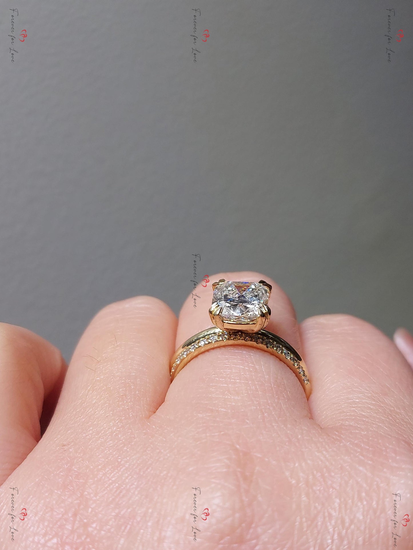 2,5 Karat IGI-zertifizierter Kissen Labordiamant Vintage Brautset Cushion cut Moissanite engagement ring in 935er Argentium Silber — custom handcrafted by Forever For Love