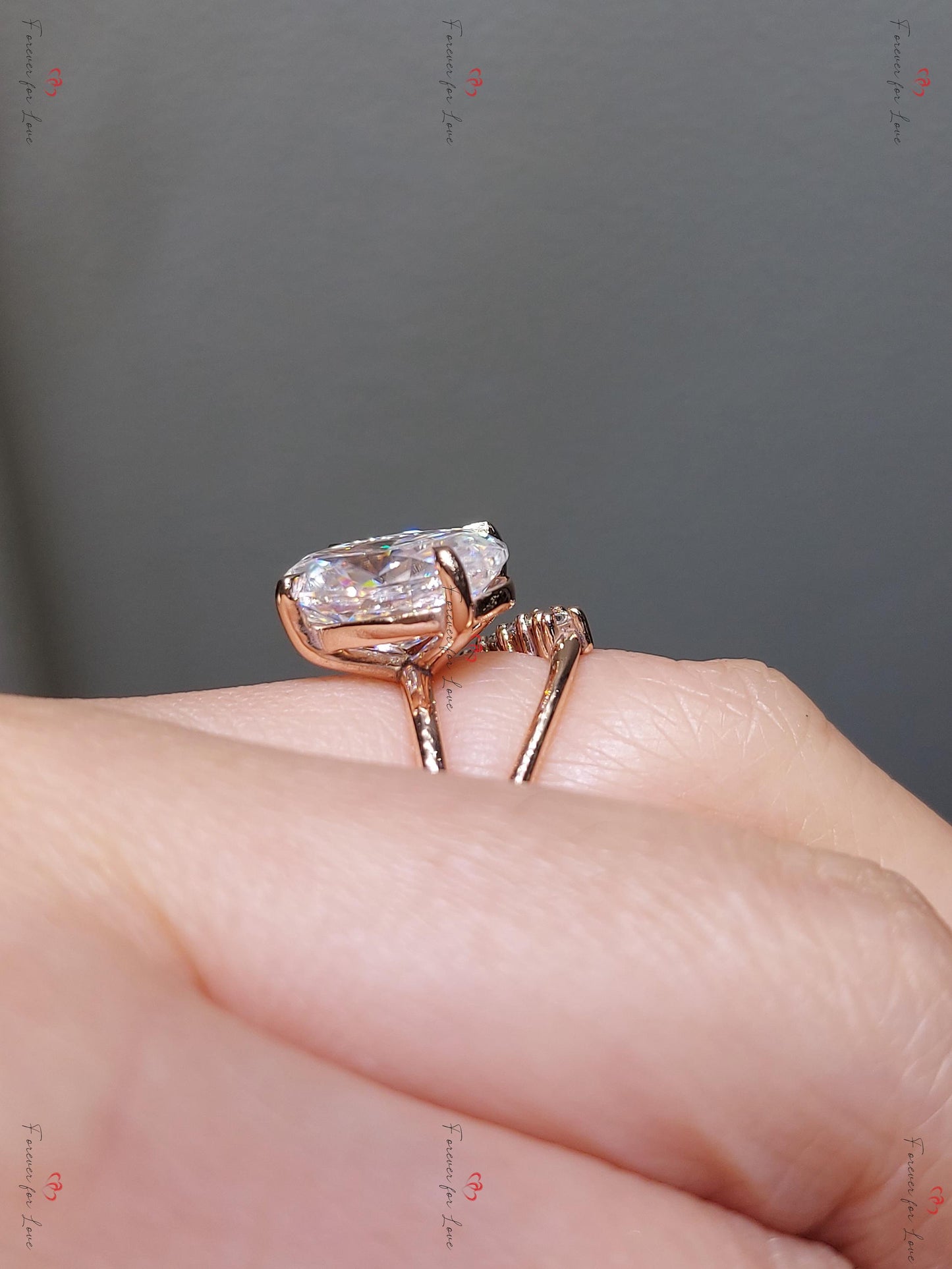 5 Karat ovaler Moissanit-Verlobungsring Oval cut Moissanite engagement ring in 935 Argentium Silber — custom handcrafted by Forever For Love