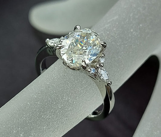 2 Ct Oval Moissanite Engagement Ring