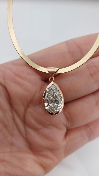 Birnenförmiger Diamant-Solitär-Floating-Anhänger mit 45 cm Kette, IGI-zertifiziert, 6 Karat, F-Farbe, VS1 Reinheit, 14 Karat Gelbgold, im Labor gezüchteter Diamant