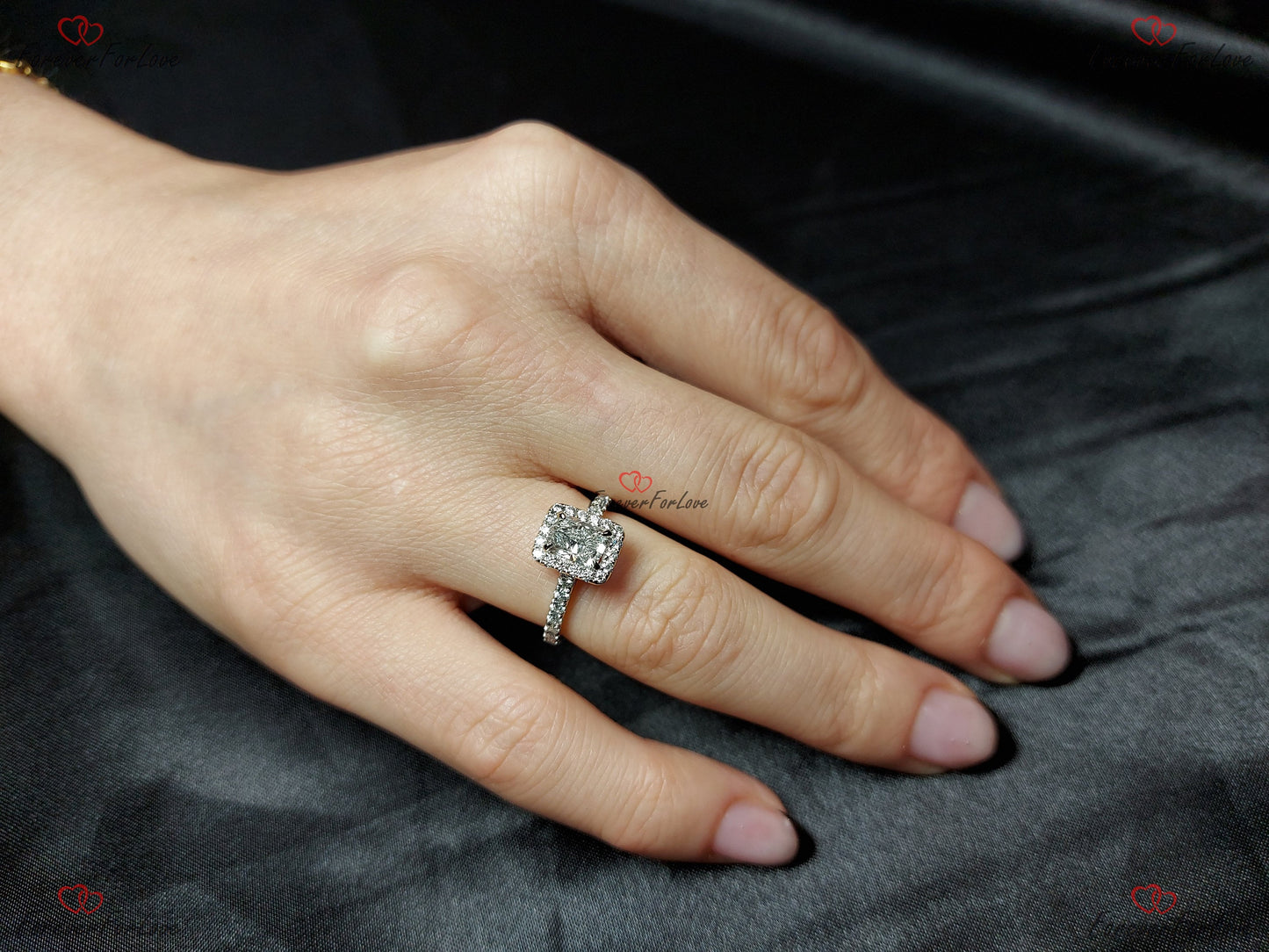 0,7 Karat IGI zertifizierter Radiant Labor-Diamant Halo Verlobungsring Radiant cut Moissanite engagement ring in 935er Argentium Silber — custom handcrafted by Forever For Love