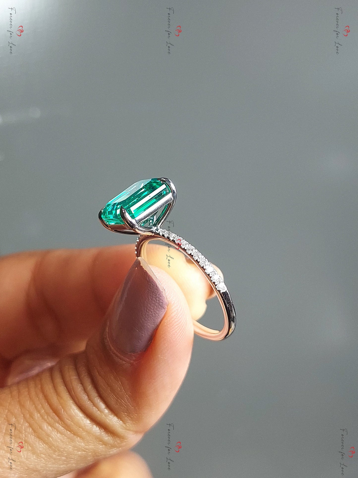 Bague de fiançailles solitaire émeraude de laboratoire taille émeraude 3 carats Emerald cut 1Ct Émeraude Naturelle engagement ring in Gold or Platinum — custom handcrafted by Forever For Love