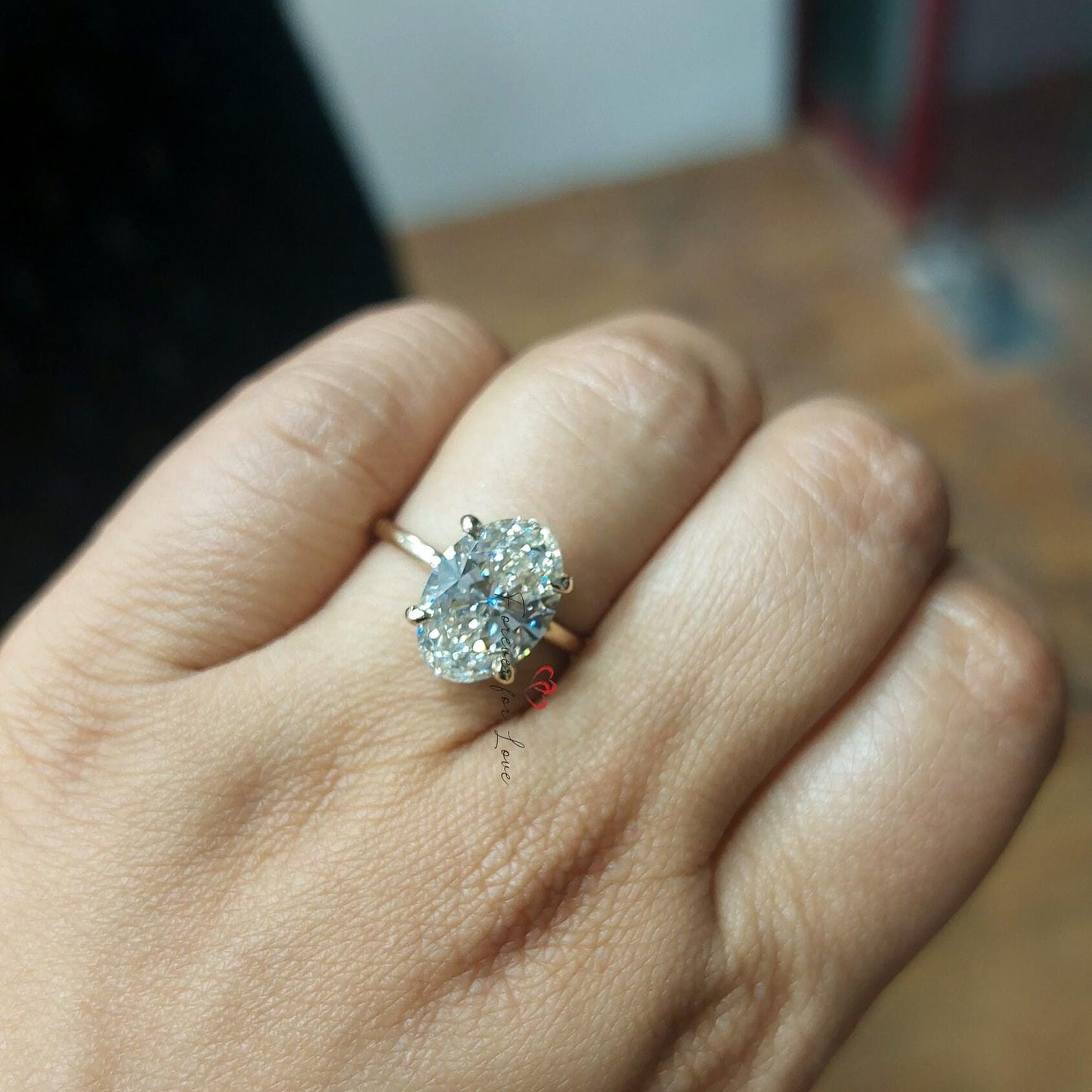 4 Karat ovaler Labor-Diamant mit verstecktem Halo, Solitär Moissanite engagement ring in 935 Argentium Silber — custom handcrafted by Forever For Love