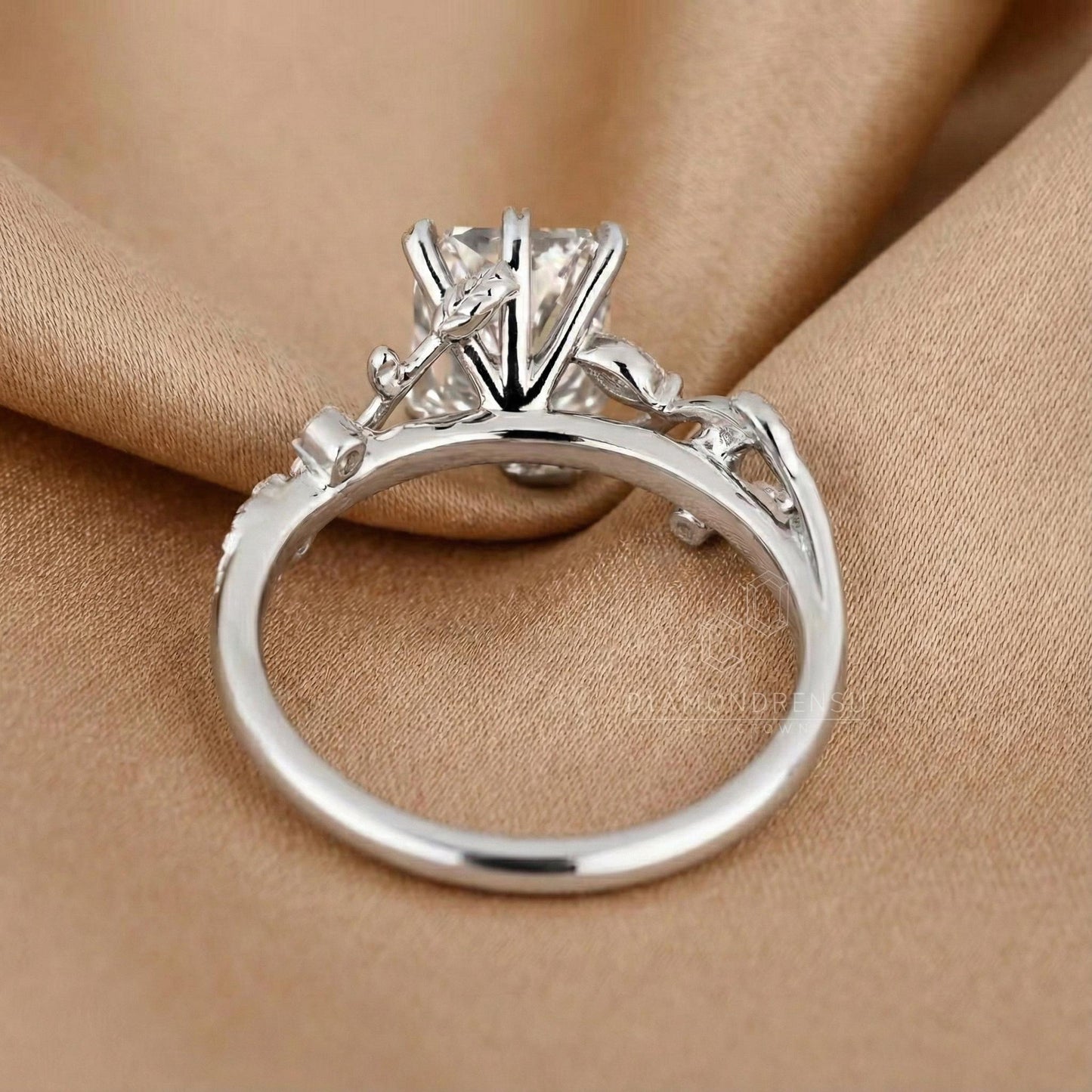 Strahlender Diamant-Verlobungsring im Natur-Look, Blatt- und Blüten-Design, einzigartiger Versprechensring für sie, Jubiläumsgeschenk Radiant cut Moissanite engagement ring in 935 Argentium Silber — custom handcrafted by Forever For Love