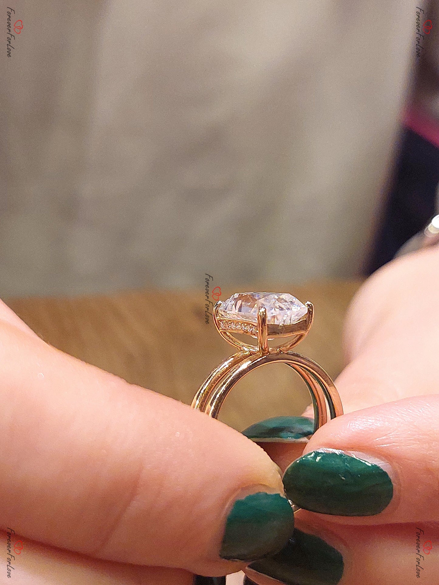 3 Karat Vintage Einzigartiger OMC Kissenschliff Moissanit Ring, Massiver Gold Ring mit Altschliff, Versteckter Halo Solitär Verlobungsring, Geburtstagsgeschenk für Ehefrau. Cushion cut Moissanite engagement ring in 935 Argentium Silber — custom handcrafted by Forever For Love