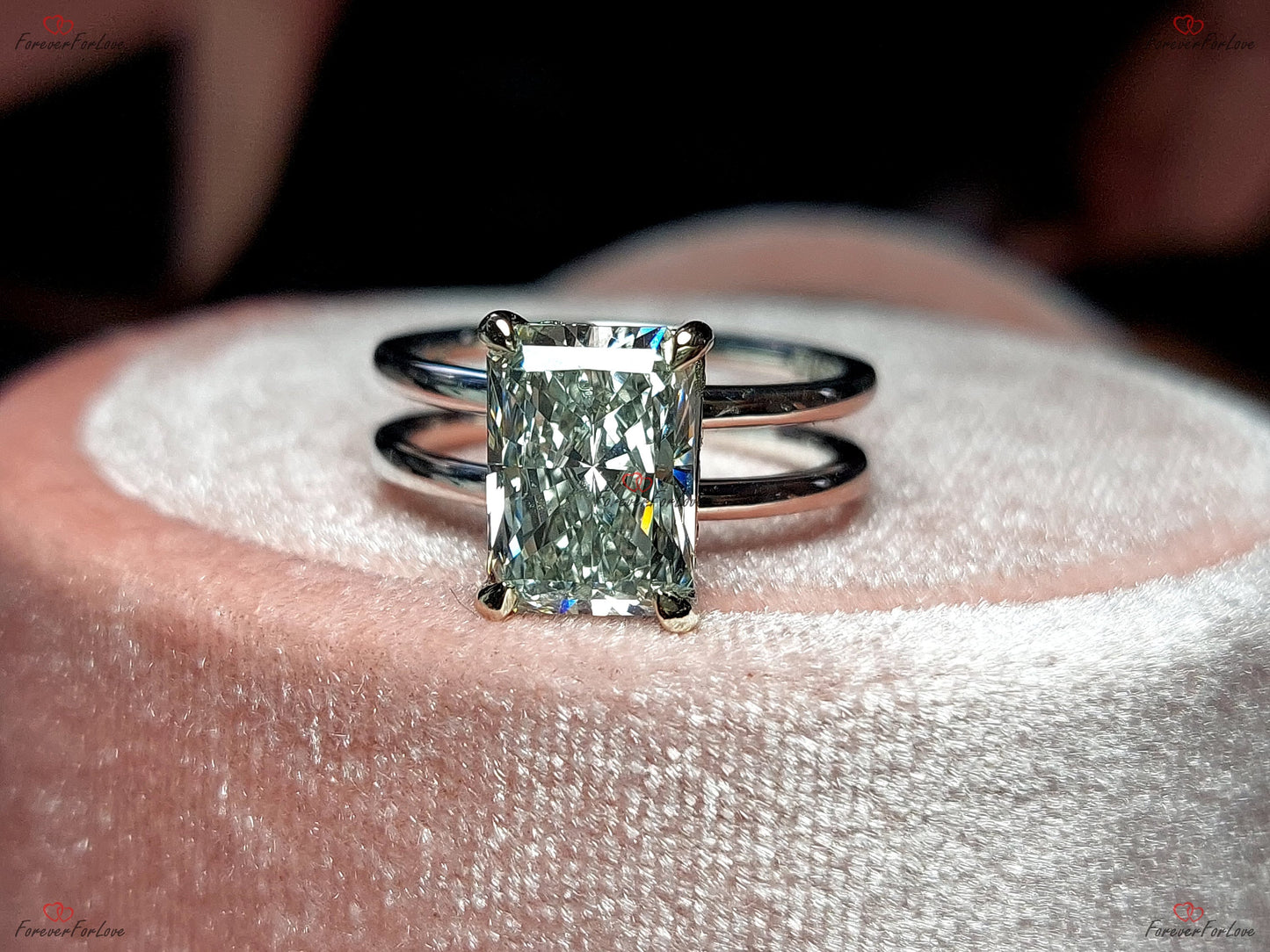 Bague de fiançailles solitaire à diamant radiant certifié IGI de 2,6 carats Radiant cut 1Ct Moissanite taille brillant engagement ring in Gold or Platinum — custom handcrafted by Forever For Love
