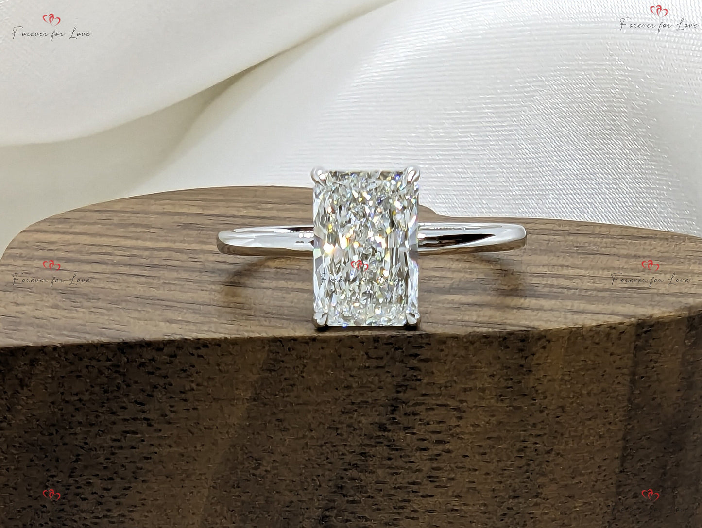 1,5 Karat IGI-zertifizierter Radiant-Labor-Diamant-Verlobungsring mit verstecktem Halo Radiant cut Moissanite engagement ring in 935er Argentium Silber — custom handcrafted by Forever For Love