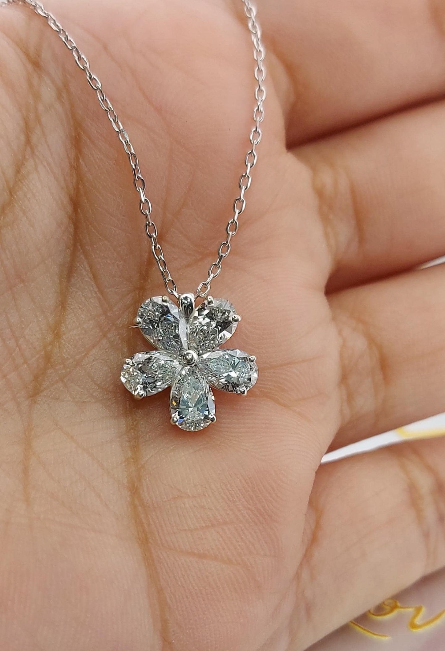 1,25 Karat Birnendiamant-Blumenkette, Solitär-Diamantkette aus massivem Weißgold, Blumenanhänger, Perfektes Geschenk für sie Moissanite engagement ring in Gold or Platinum — custom handcrafted by Forever For Love