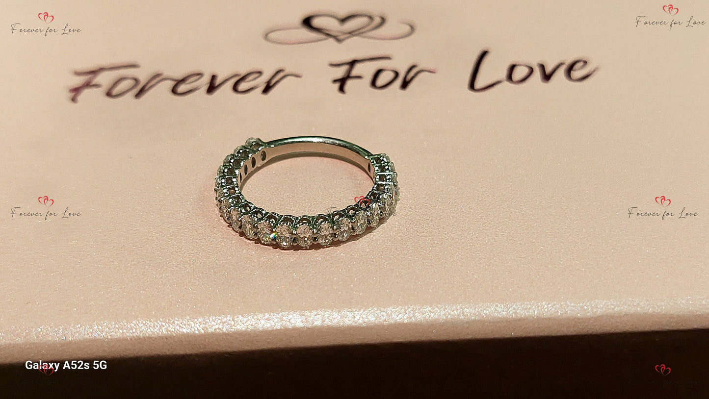 Bande de diamants ovales de laboratoire en or/platine, alliance trois quarts éternité avec diamant de laboratoire, bague ovale de mariage, d'anniversaire, ou empilable. Oval cut Moissanite taille brillant engagement ring in Gold or Platinum — custom handcrafted by Forever For Love