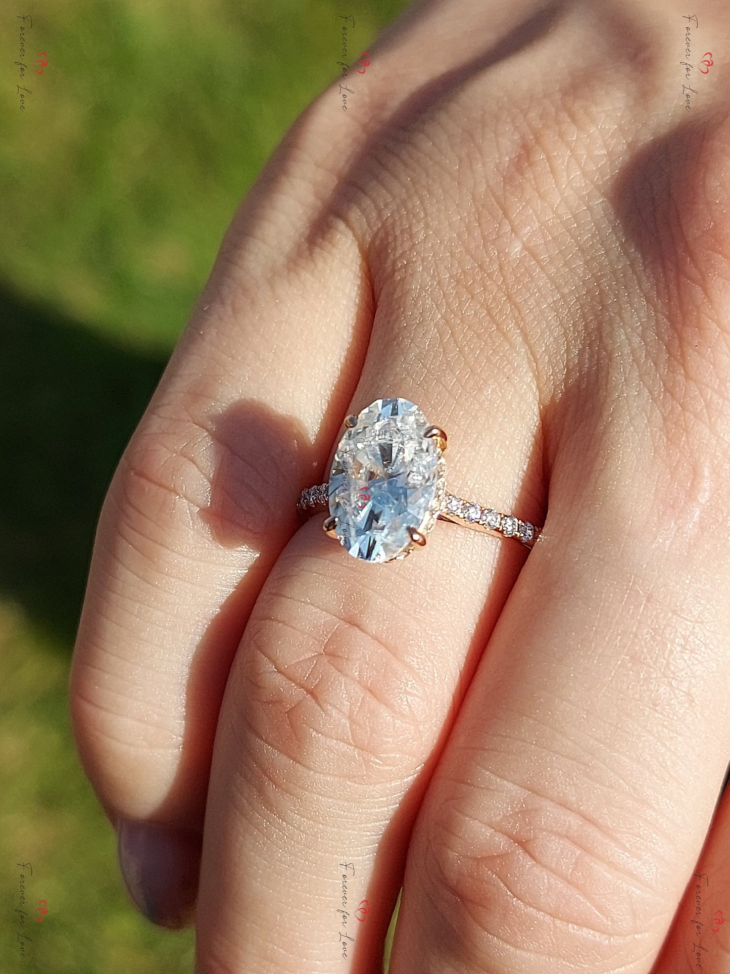 Bague de fiançailles ovale, bague de fiançailles ovale en moissanite de 3 carats en or massif, bague de fiançailles ovale allongée, bague de fiançailles moderne. Oval cut 1Ct Moissanite taille brillant engagement ring in Gold or Platinum — custom handcrafted by Forever For Love