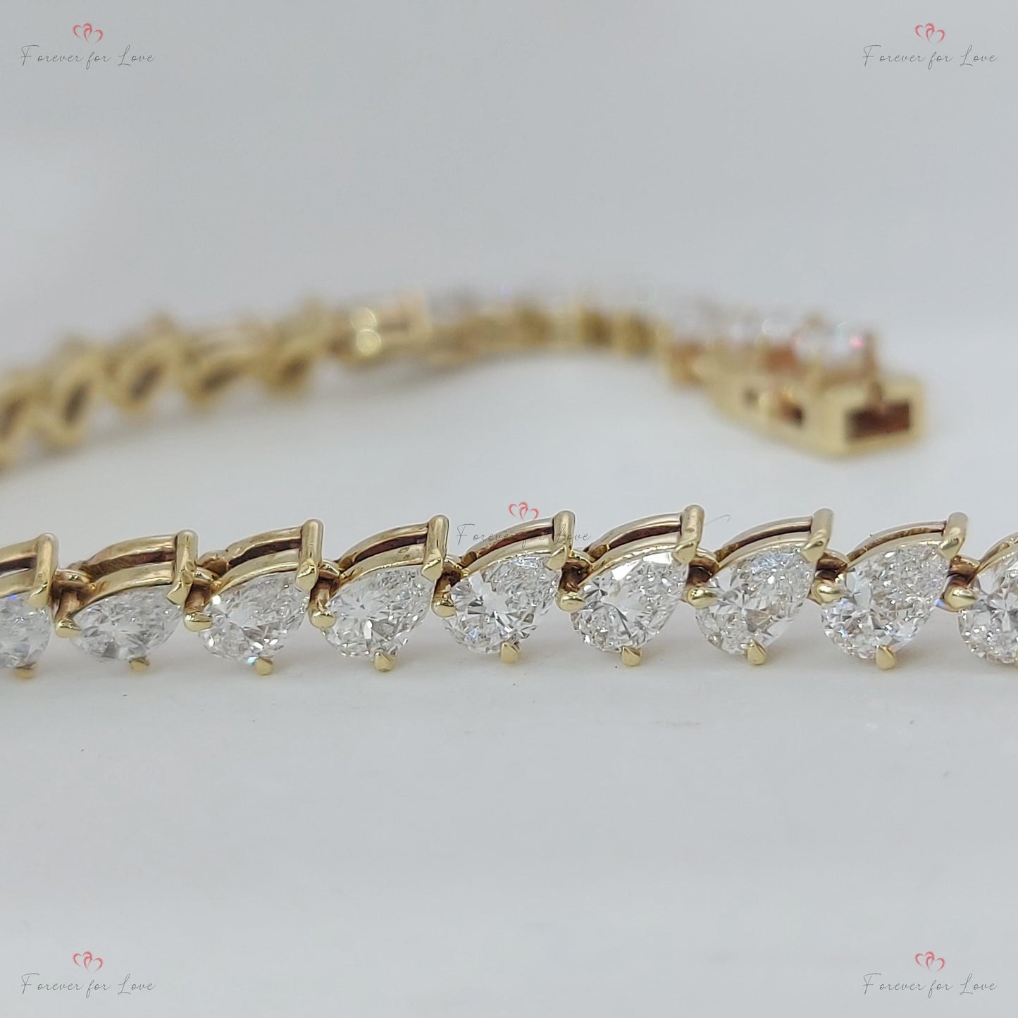 14K Gelbgold Birne Laborgezüchtetes 3-Krappen-Diamant Tennisarmband 10 Karat Gesamtgewicht E, VS1 Geburtstagsgeschenk für Mama Moissanite engagement ring in Gold or Platinum — custom handcrafted by Forever For Love