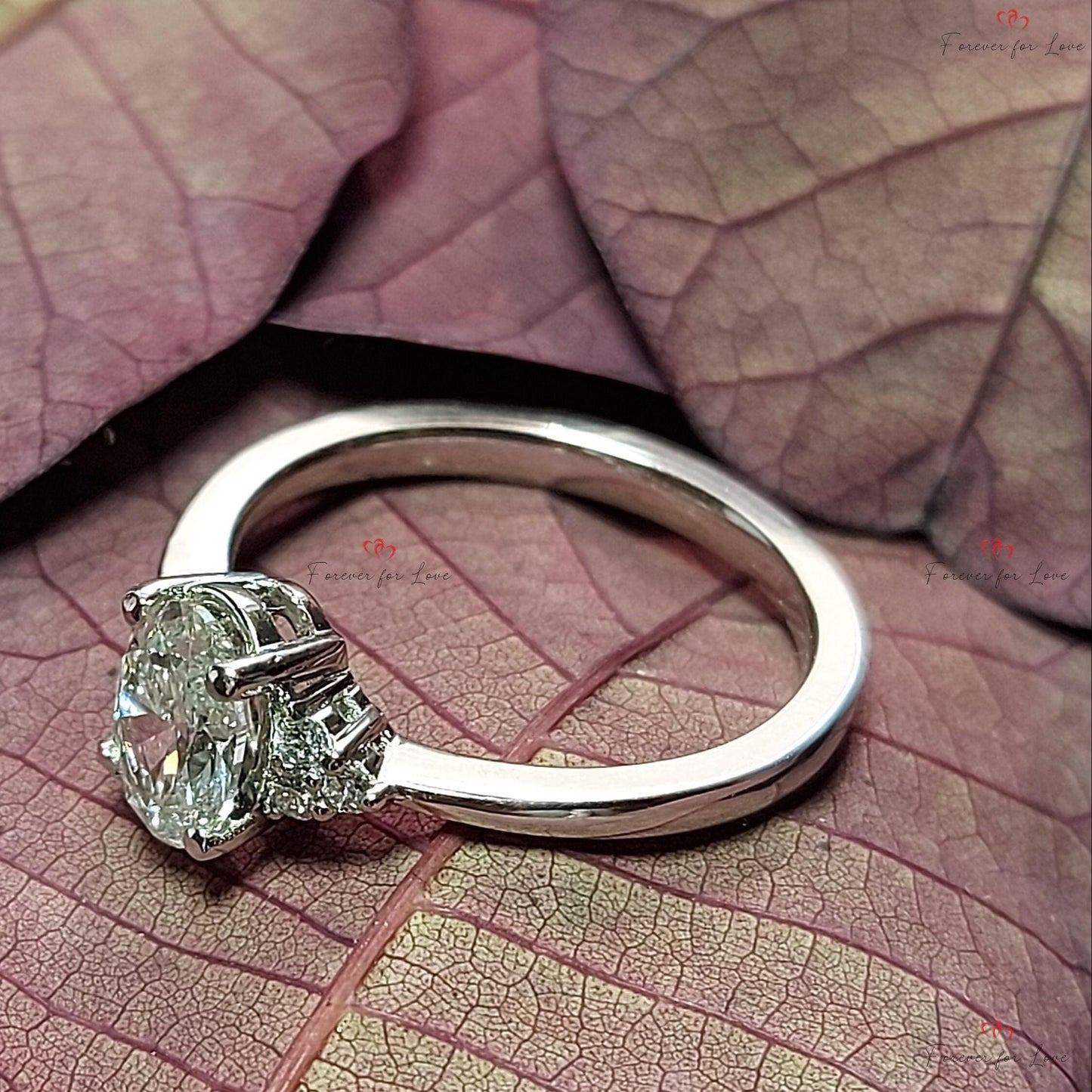 Bague de fiançailles en diamant de laboratoire ovale de 1,5 carat avec pierres latérales rondes Oval cut 1Ct Moissanite taille brillant engagement ring in Gold or Platinum — custom handcrafted by Forever For Love