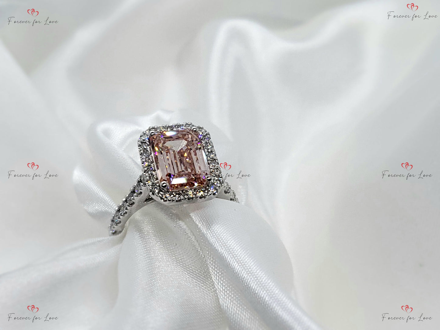 Bague de fiançailles auréole avec diamant de laboratoire émeraude certifié IGI 4 carats Emerald cut 1Ct Moissanite Taille Brillant engagement ring in Gold or Platinum — custom handcrafted by Forever For Love