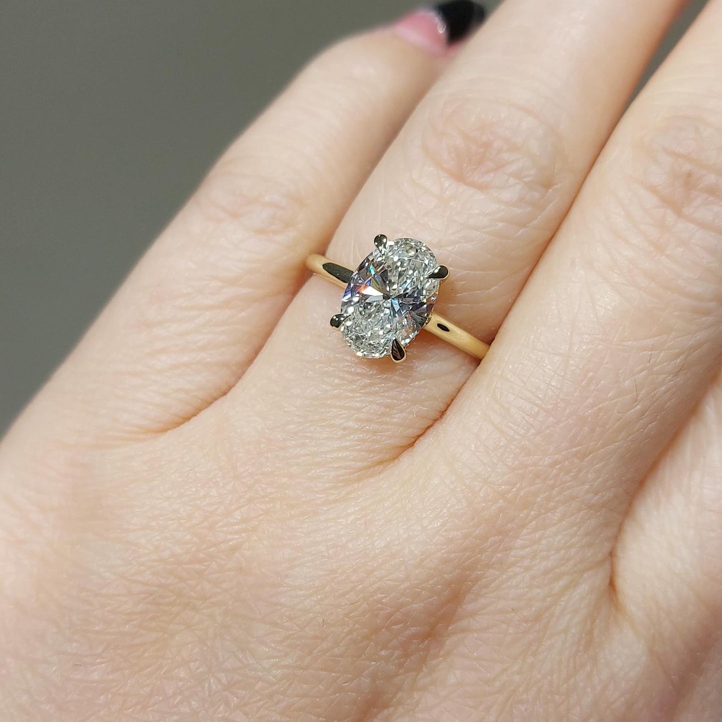 2 Karat IGI zertifizierter ovaler Labor-Diamant-Verlobungsring Oval cut Moissanite engagement ring in 935er Argentium Silber — custom handcrafted by Forever For Love