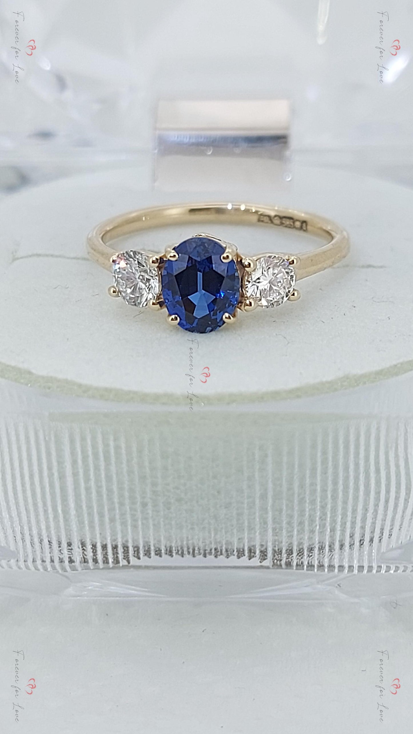 Bague à trois pierres saphir et diamant de laboratoire bleu rond Round cut Moissanite engagement ring in Gold or Platinum — custom handcrafted by Forever For Love