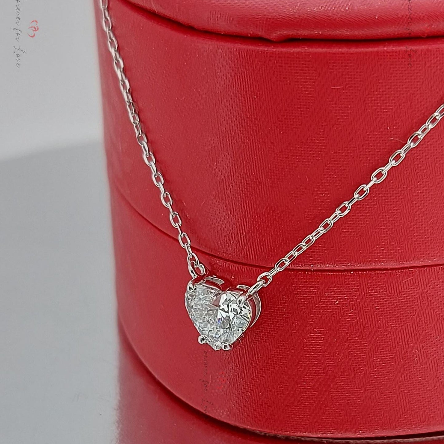 1 Karat zertifizierte Herz Diamant Halskette, 14k Gelbgold, zarte minimalistische Herz-Anhänger, Diamant Damenhalskette, besonderes Geschenk für sie. Moissanite engagement ring in Gold or Platinum — custom handcrafted by Forever For Love