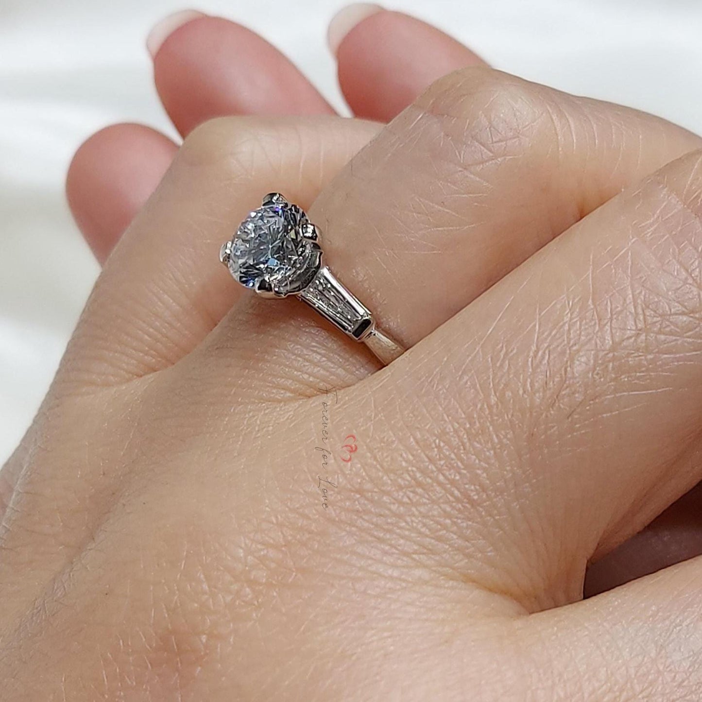 1,5 Karat Baguette Diamant Dreistein Verlobungsring Baguette cut Moissanite engagement ring in Gold or Platinum — custom handcrafted by Forever For Love